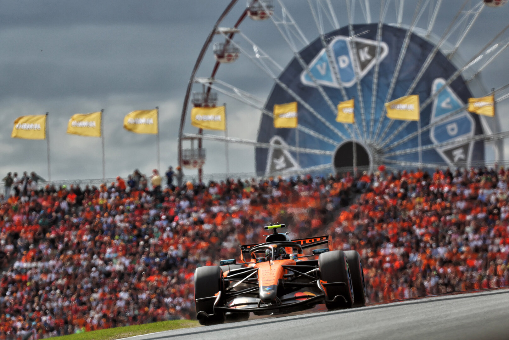 GP OLANDA, Lando Norris (GBR) McLaren F1 Team MCL40.
23.08.2026. Formula 1 World Championship, Rd 12, Dutch Grand Prix, Zandvoort, Netherlands, Gara Day.
- www.xpbimages.com, EMail: requests@xpbimages.com © Copyright: Bearne / XPB Images