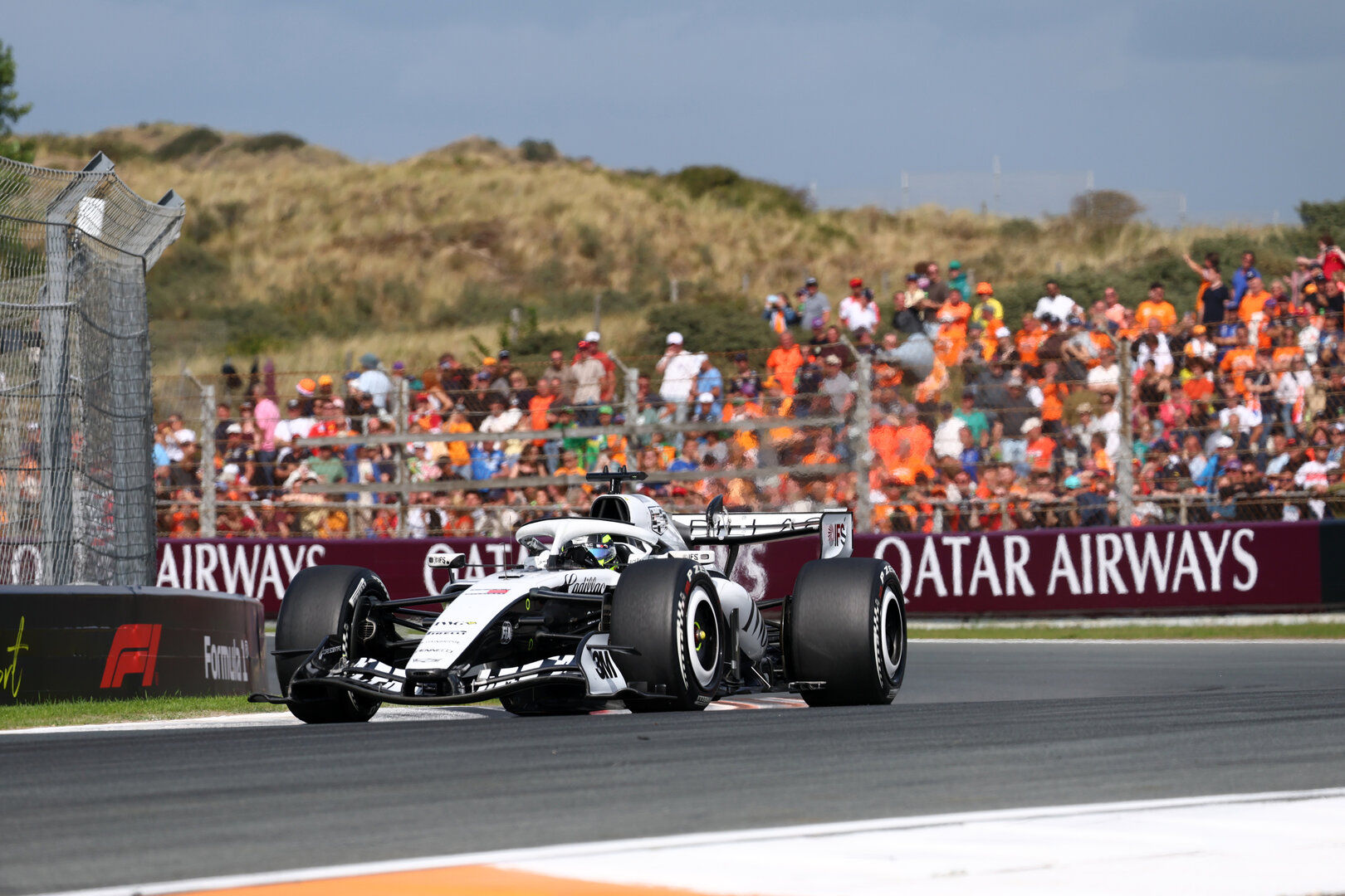 GP OLANDA, Sergio Perez (MEX) Cadillac Formula 1 Team MAC-26.
23.08.2026. Formula 1 World Championship, Rd 12, Dutch Grand Prix, Zandvoort, Netherlands, Gara Day.
- www.xpbimages.com, EMail: requests@xpbimages.com © Copyright: Bearne / XPB Images