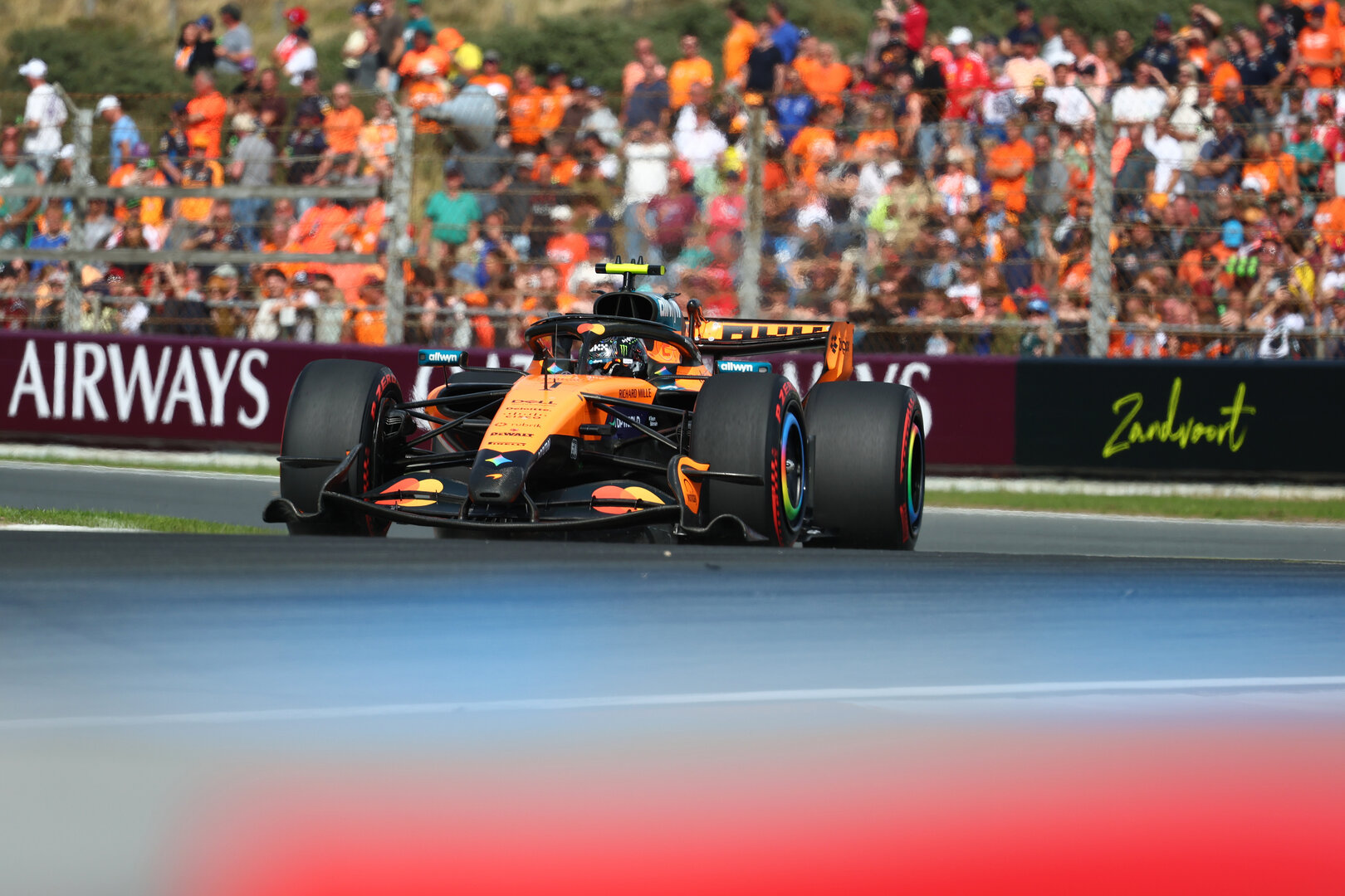 GP OLANDA, Lando Norris (GBR) McLaren F1 Team MCL40.
23.08.2026. Formula 1 World Championship, Rd 12, Dutch Grand Prix, Zandvoort, Netherlands, Gara Day.
- www.xpbimages.com, EMail: requests@xpbimages.com © Copyright: Bearne / XPB Images