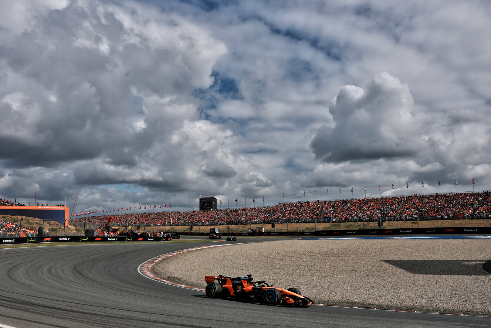 GP OLANDA, Oscar Piastri (AUS) McLaren F1 Team MCL40.
23.08.2026. Formula 1 World Championship, Rd 12, Dutch Grand Prix, Zandvoort, Netherlands, Gara Day.
- www.xpbimages.com, EMail: requests@xpbimages.com © Copyright: Charniaux / XPB Images