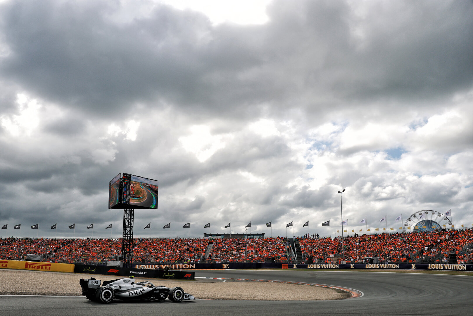 GP OLANDA, Valtteri Bottas (FIN) Cadillac Formula 1 Team MAC-26.
23.08.2026. Formula 1 World Championship, Rd 12, Dutch Grand Prix, Zandvoort, Netherlands, Gara Day.
- www.xpbimages.com, EMail: requests@xpbimages.com © Copyright: Charniaux / XPB Images
