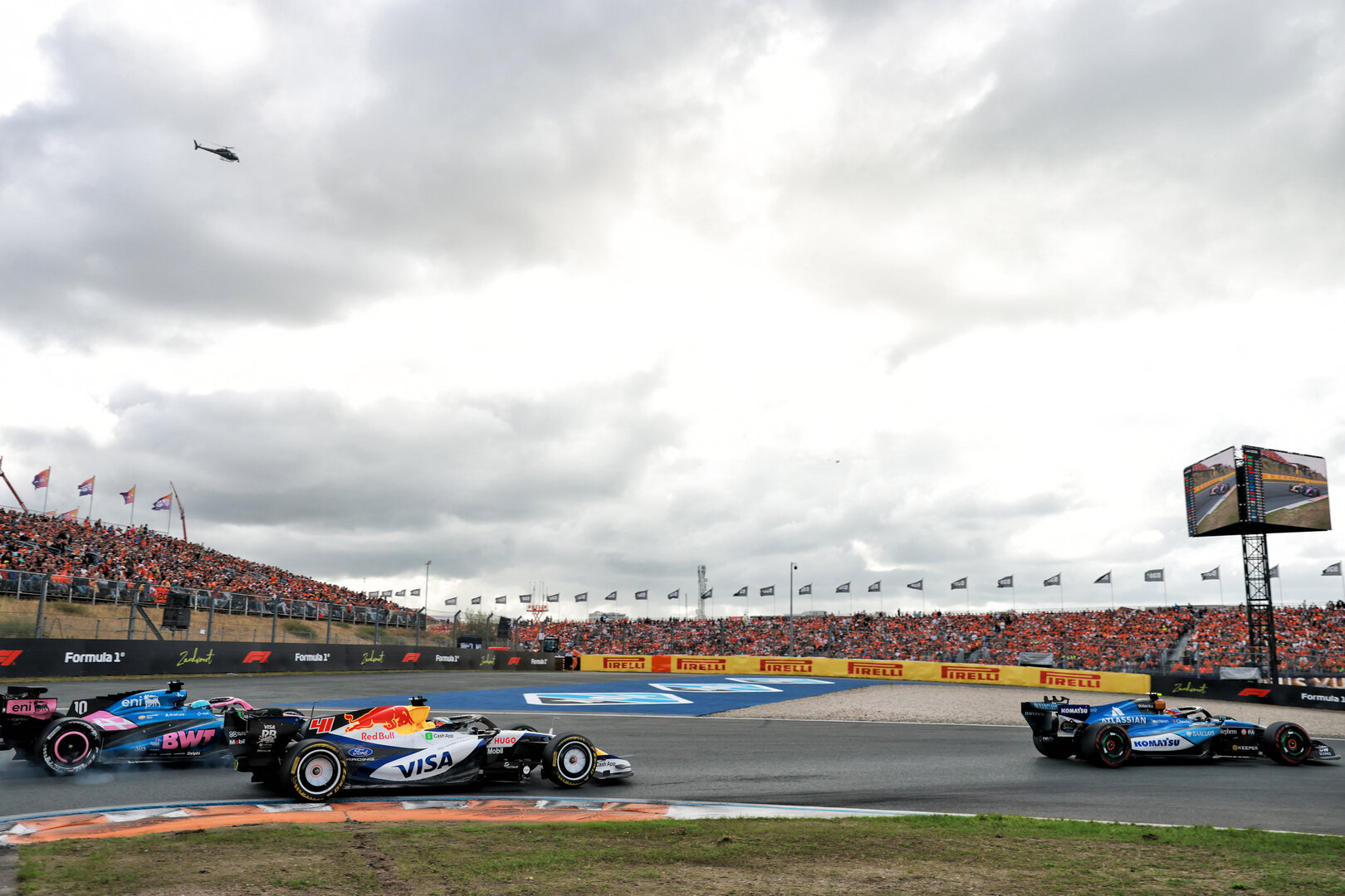 GP OLANDA, Arvid Lindblad (GBR) Racing Bulls Formula One Team VCARB 03 e Pierre Gasly (FRA) Alpine F1 Team A526 battle for position.
23.08.2026. Formula 1 World Championship, Rd 12, Dutch Grand Prix, Zandvoort, Netherlands, Gara Day.
- www.xpbimages.com, EMail: requests@xpbimages.com © Copyright: Charniaux / XPB Images