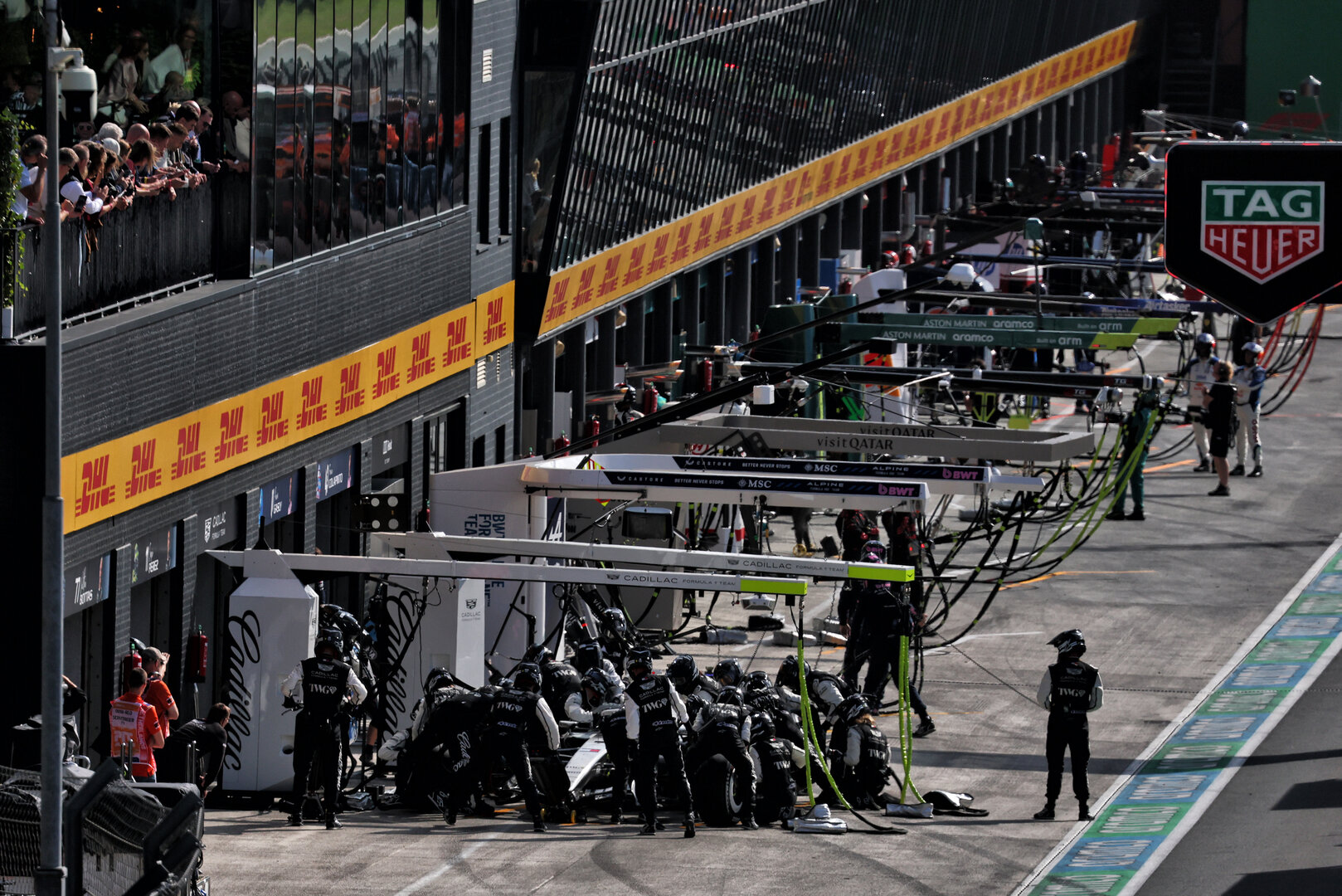GP OLANDA, Sergio Perez (MEX) Cadillac Formula 1 Team MAC-26 makes a pit stop.
23.08.2026. Formula 1 World Championship, Rd 12, Dutch Grand Prix, Zandvoort, Netherlands, Gara Day.
- www.xpbimages.com, EMail: requests@xpbimages.com © Copyright: Bearne / XPB Images