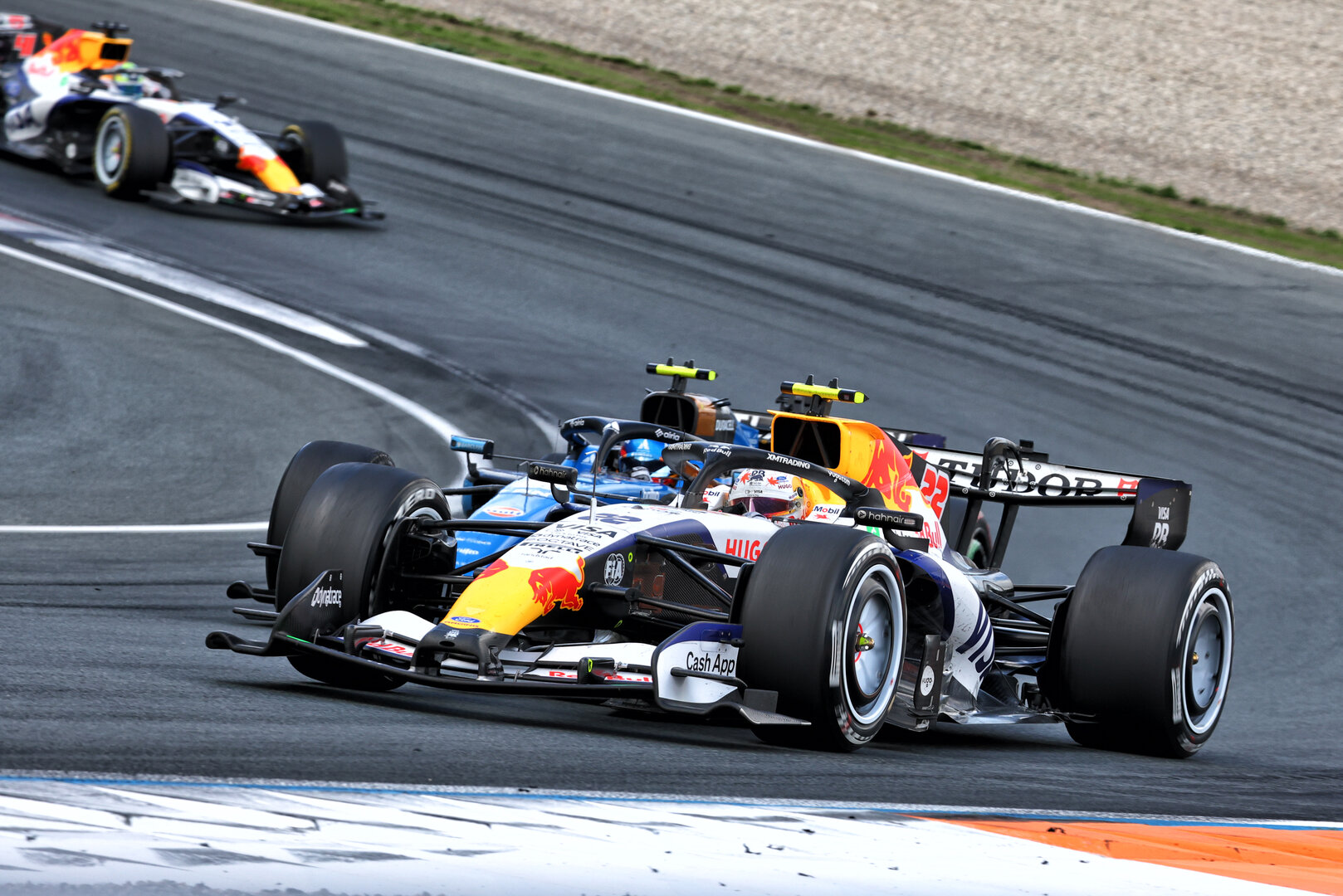 GP OLANDA, Yuki Tsunoda (JPN) Racing Bulls Formula One Team VCARB 03 Reserve Driver e Carlos Sainz (ESP) Williams F1 Team FW48.
23.08.2026. Formula 1 World Championship, Rd 12, Dutch Grand Prix, Zandvoort, Netherlands, Gara Day.
- www.xpbimages.com, EMail: requests@xpbimages.com © Copyright: Bearne / XPB Images