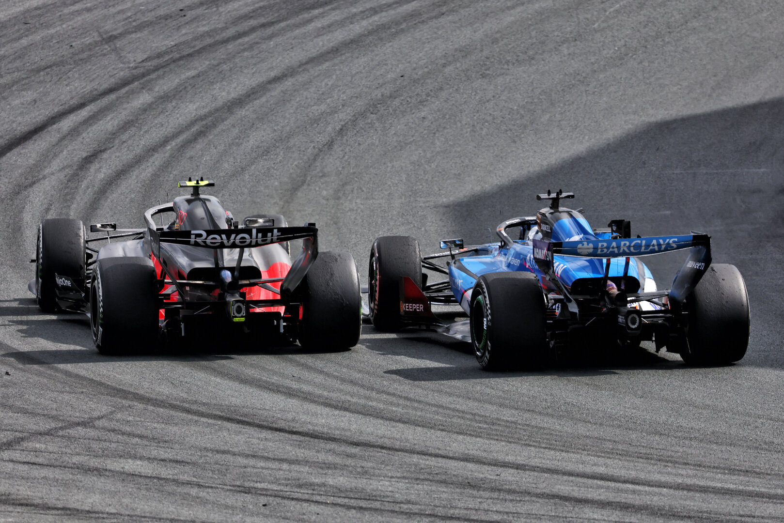 GP OLANDA, Alexander Albon (THA) Williams F1 Team FW48 e Gabriel Bortoleto (BRA) Audi F1 Team R26 battle for position.
23.08.2026. Formula 1 World Championship, Rd 12, Dutch Grand Prix, Zandvoort, Netherlands, Gara Day.
- www.xpbimages.com, EMail: requests@xpbimages.com © Copyright: Bearne / XPB Images