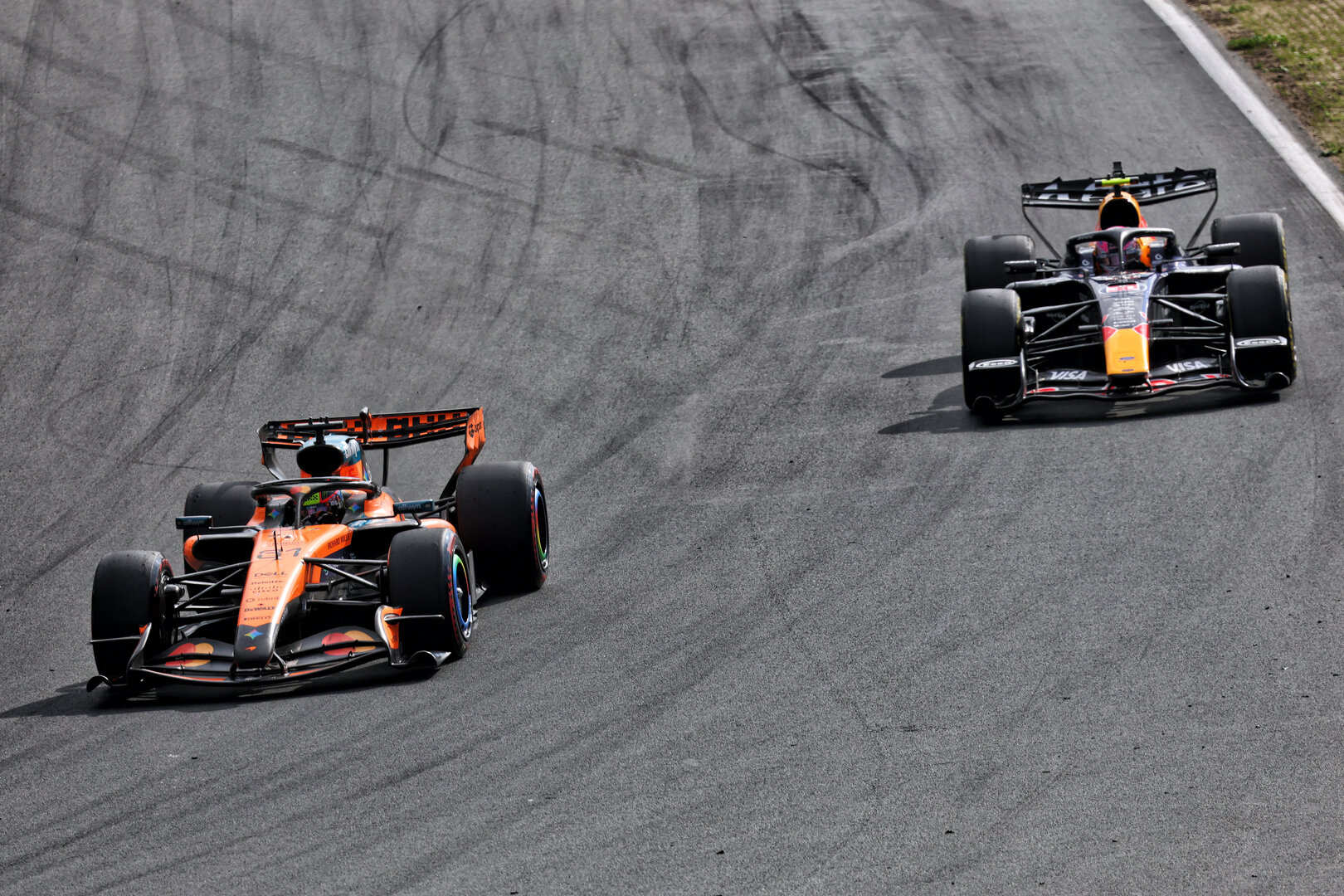 GP OLANDA, Oscar Piastri (AUS) McLaren F1 Team MCL40.
23.08.2026. Formula 1 World Championship, Rd 12, Dutch Grand Prix, Zandvoort, Netherlands, Gara Day.
- www.xpbimages.com, EMail: requests@xpbimages.com © Copyright: Bearne / XPB Images