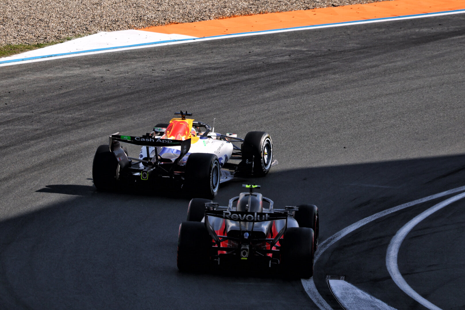GP OLANDA, Arvid Lindblad (GBR) Racing Bulls Formula One Team VCARB 03 e Gabriel Bortoleto (BRA) Audi F1 Team R26.
23.08.2026. Formula 1 World Championship, Rd 12, Dutch Grand Prix, Zandvoort, Netherlands, Gara Day.
- www.xpbimages.com, EMail: requests@xpbimages.com © Copyright: Bearne / XPB Images