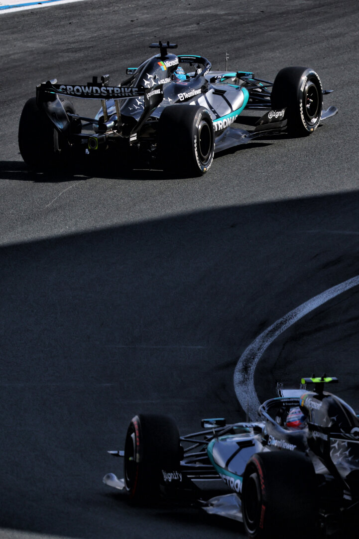 GP OLANDA, George Russell (GBR) Mercedes AMG Formula One Team W17 e Andrea Kimi Antonelli (ITA) Mercedes AMG Formula One Team W17.
23.08.2026. Formula 1 World Championship, Rd 12, Dutch Grand Prix, Zandvoort, Netherlands, Gara Day.
- www.xpbimages.com, EMail: requests@xpbimages.com © Copyright: Bearne / XPB Images