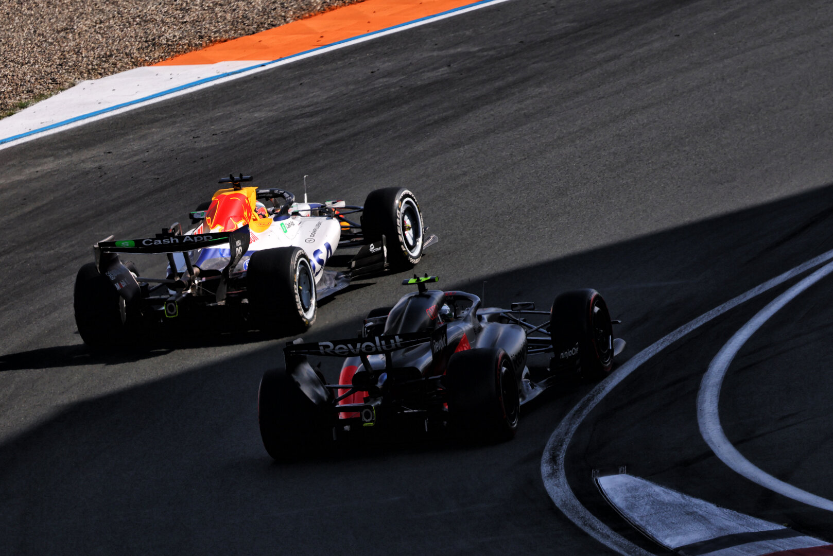 GP OLANDA, Arvid Lindblad (GBR) Racing Bulls Formula One Team VCARB 03 e Gabriel Bortoleto (BRA) Audi F1 Team R26.
23.08.2026. Formula 1 World Championship, Rd 12, Dutch Grand Prix, Zandvoort, Netherlands, Gara Day.
- www.xpbimages.com, EMail: requests@xpbimages.com © Copyright: Bearne / XPB Images