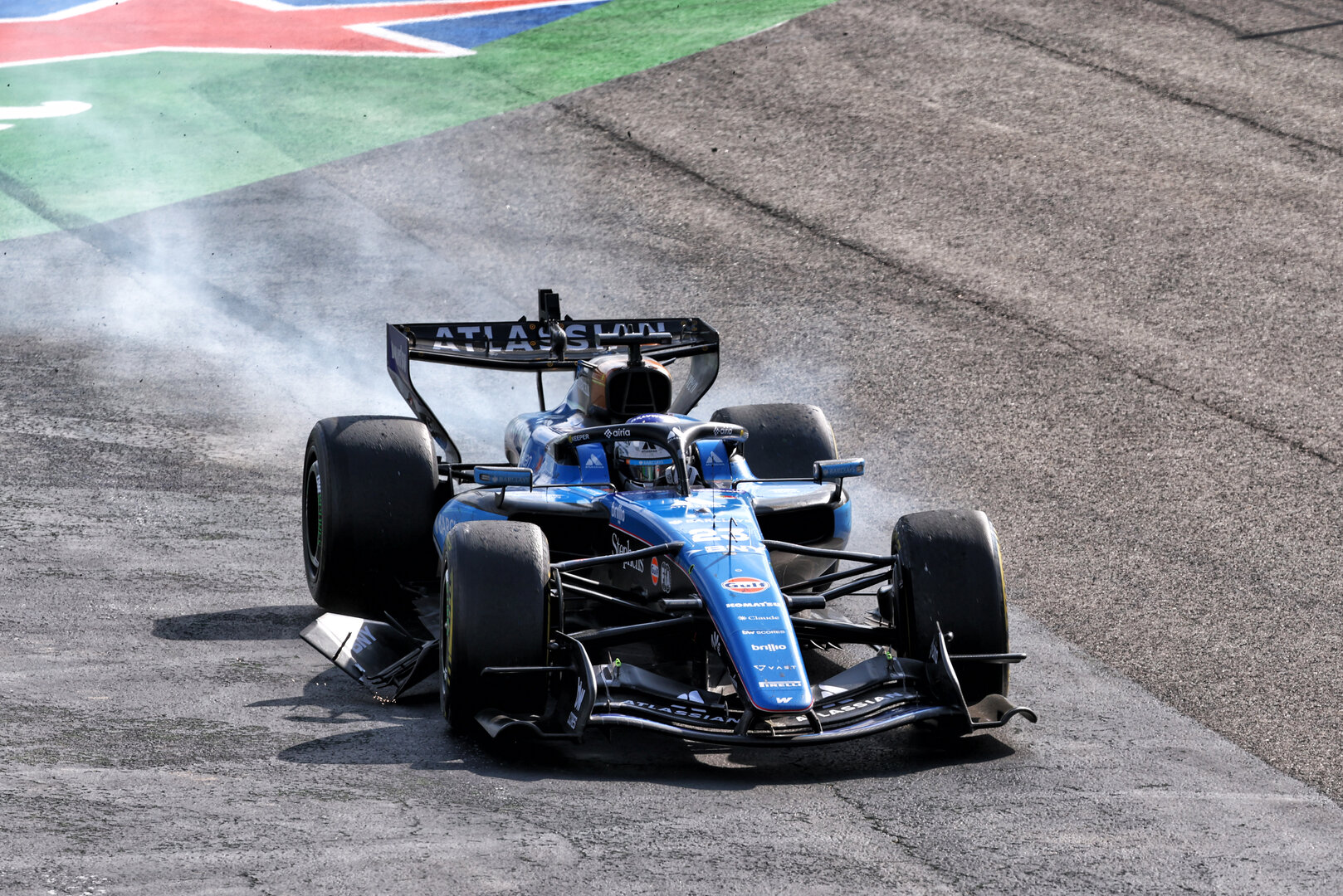 GP OLANDA, Alexander Albon (THA) Williams F1 Team FW48 with damage.
23.08.2026. Formula 1 World Championship, Rd 12, Dutch Grand Prix, Zandvoort, Netherlands, Gara Day.
- www.xpbimages.com, EMail: requests@xpbimages.com © Copyright: Bearne / XPB Images