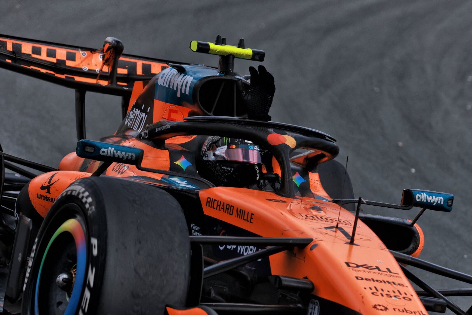 GP OLANDA, Gara winner Lando Norris (GBR) McLaren F1 Team MCL40 celebrates at the end of the race.
23.08.2026. Formula 1 World Championship, Rd 12, Dutch Grand Prix, Zandvoort, Netherlands, Gara Day.
- www.xpbimages.com, EMail: requests@xpbimages.com © Copyright: Charniaux / XPB Images