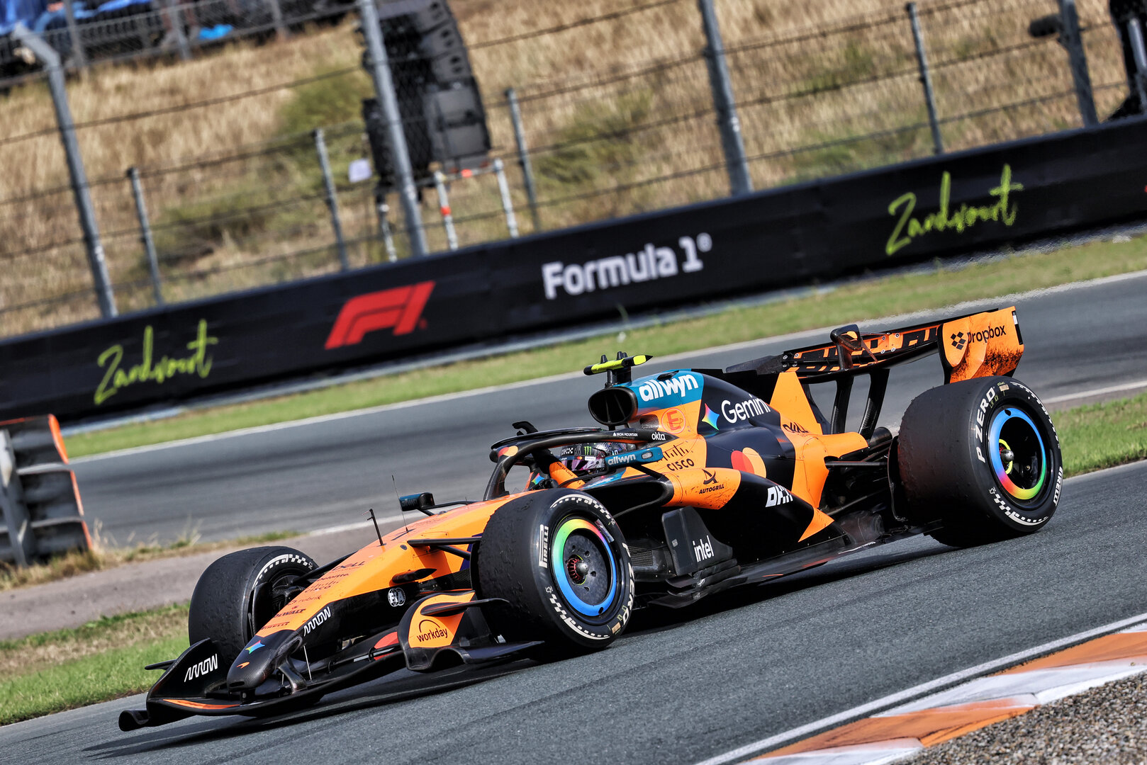 GP OLANDA, Gara winner Lando Norris (GBR) McLaren F1 Team MCL40 celebrates at the end of the race.
23.08.2026. Formula 1 World Championship, Rd 12, Dutch Grand Prix, Zandvoort, Netherlands, Gara Day.
- www.xpbimages.com, EMail: requests@xpbimages.com © Copyright: Batchelor / XPB Images