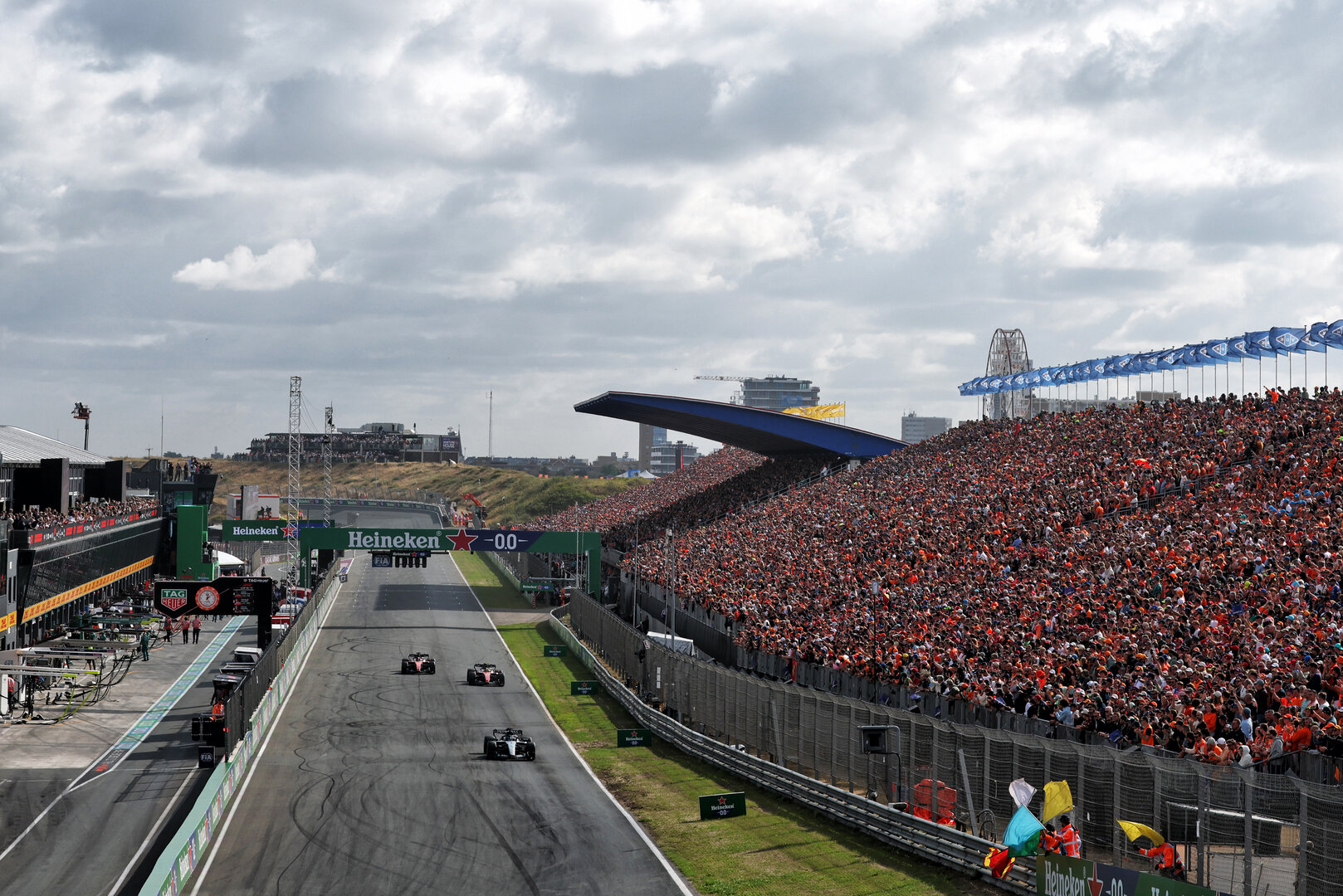 GP OLANDA, George Russell (GBR) Mercedes AMG Formula One Team W17 at the end of the race.
23.08.2026. Formula 1 World Championship, Rd 12, Dutch Grand Prix, Zandvoort, Netherlands, Gara Day.
- www.xpbimages.com, EMail: requests@xpbimages.com © Copyright: Bearne / XPB Images