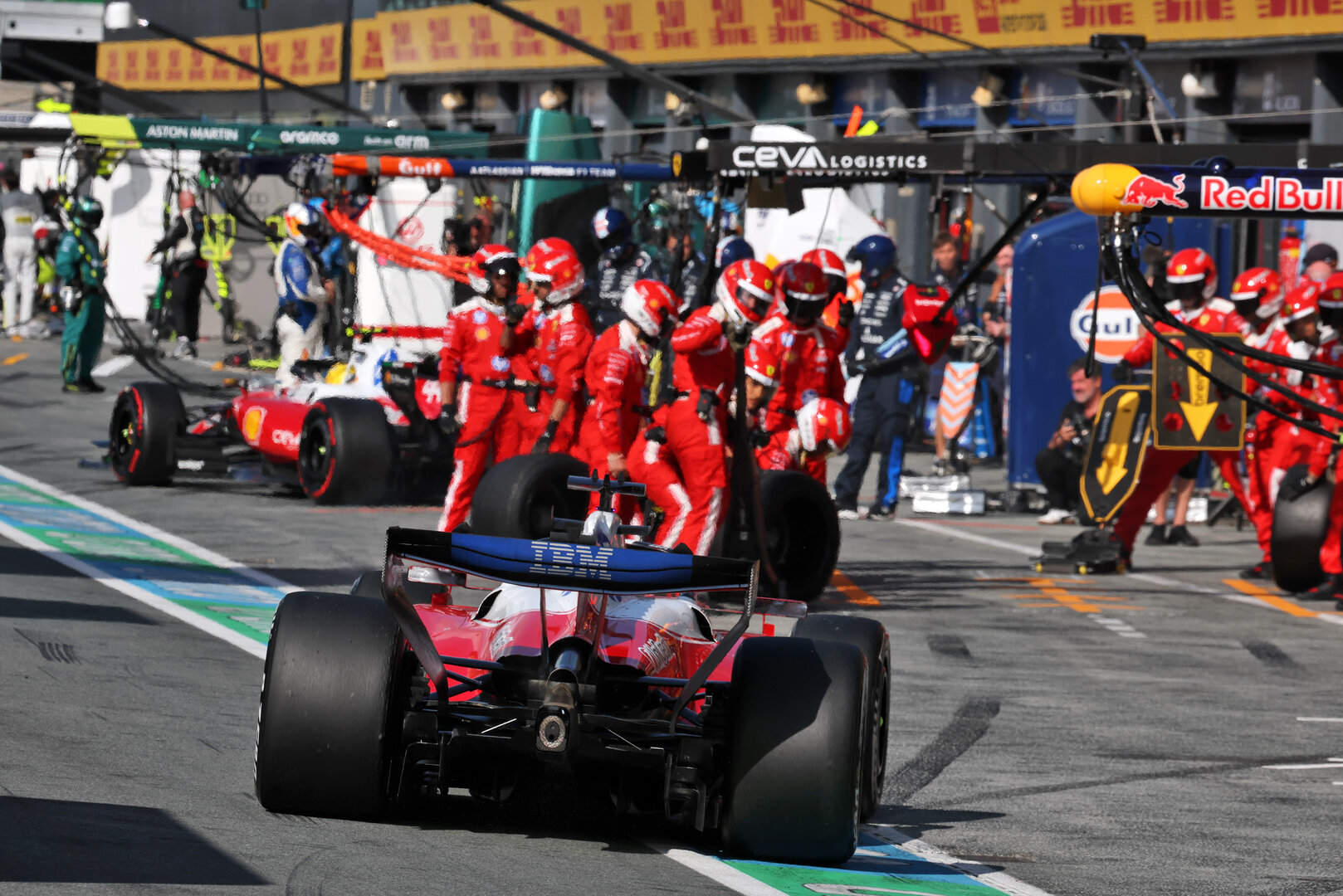GP OLANDA, Charles Leclerc (MON) Ferrari SF-26 makes a pit stop.
23.08.2026. Formula 1 World Championship, Rd 12, Dutch Grand Prix, Zandvoort, Netherlands, Gara Day.
- www.xpbimages.com, EMail: requests@xpbimages.com © Copyright: Moy / XPB Images
