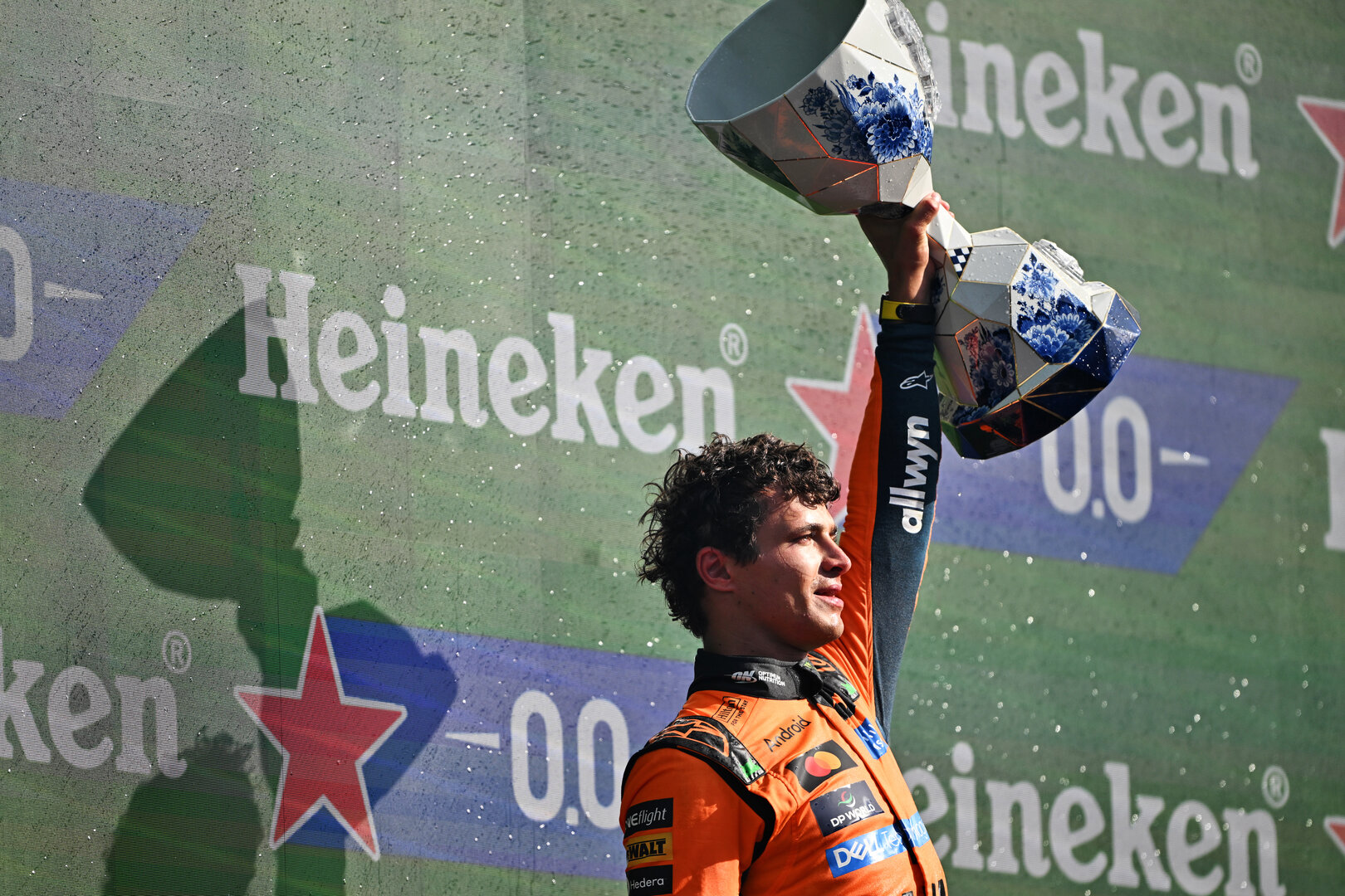 GP OLANDA, Gara winner Lando Norris (GBR) McLaren F1 Team celebrates on the podium.
23.08.2026. Formula 1 World Championship, Rd 12, Dutch Grand Prix, Zandvoort, Netherlands, Gara Day.
- www.xpbimages.com, EMail: requests@xpbimages.com © Copyright: Price / XPB Images