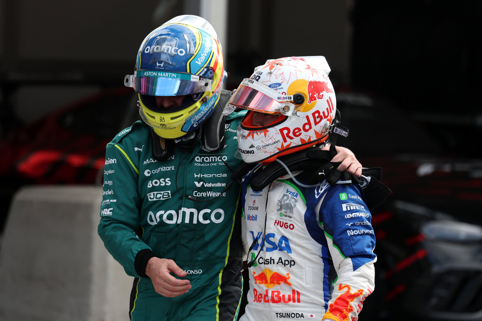 GP OLANDA, (L to R): Fernando Alonso (ESP) Aston Martin F1 Team with Yuki Tsunoda (JPN) Racing Bulls Reserve Driver in parc ferme.
23.08.2026. Formula 1 World Championship, Rd 12, Dutch Grand Prix, Zandvoort, Netherlands, Gara Day.
- www.xpbimages.com, EMail: requests@xpbimages.com © Copyright: Moy / XPB Images