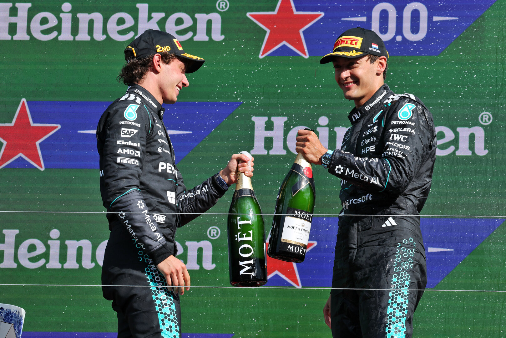 GP OLANDA, (L to R): Andrea Kimi Antonelli (ITA) Mercedes AMG Formula One Team celebrates his second position with third placed team mate George Russell (GBR) Mercedes AMG Formula One Team on the podium.
23.08.2026. Formula 1 World Championship, Rd 12, Dutch Grand Prix, Zandvoort, Netherlands, Gara Day.
- www.xpbimages.com, EMail: requests@xpbimages.com © Copyright: Moy / XPB Images