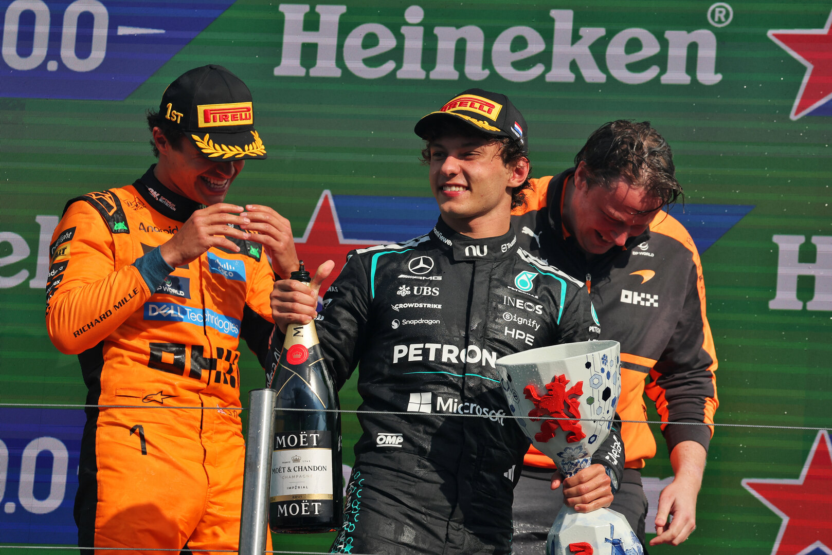 GP OLANDA, Andrea Kimi Antonelli (ITA) Mercedes AMG Formula One Team celebrates his second position on the podium.
23.08.2026. Formula 1 World Championship, Rd 12, Dutch Grand Prix, Zandvoort, Netherlands, Gara Day.
- www.xpbimages.com, EMail: requests@xpbimages.com © Copyright: Moy / XPB Images
