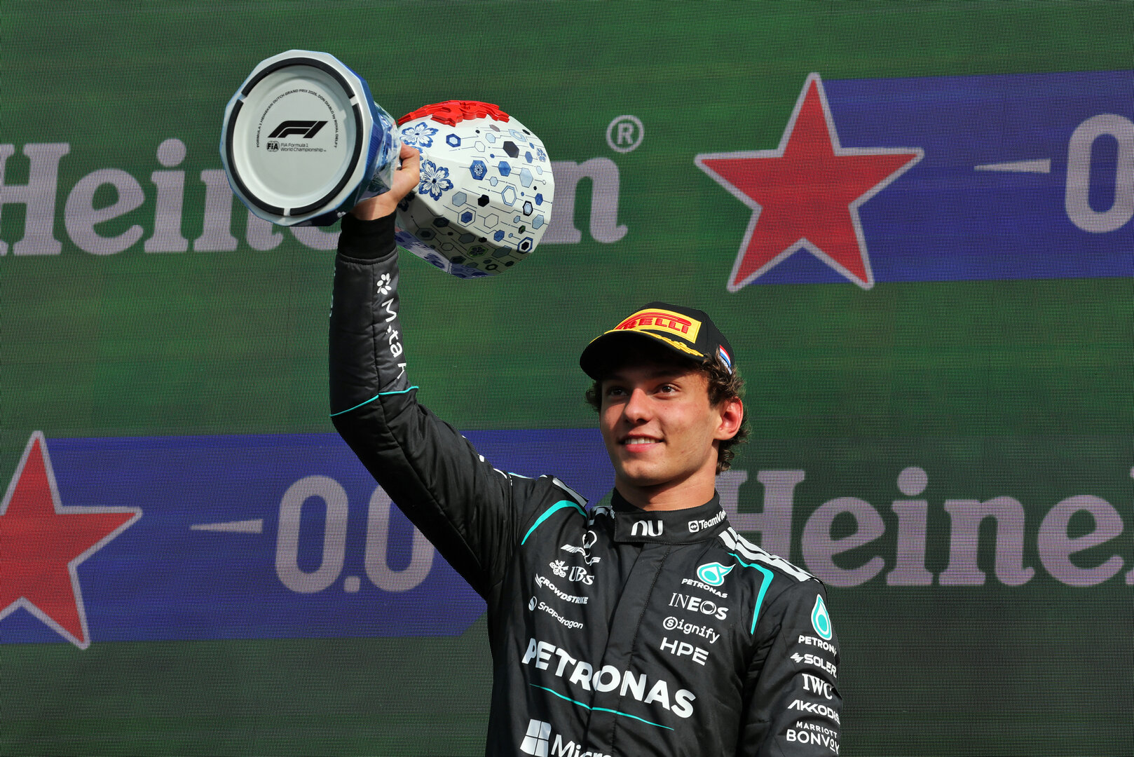 GP OLANDA, Andrea Kimi Antonelli (ITA) Mercedes AMG Formula One Team celebrates his second position on the podium.
23.08.2026. Formula 1 World Championship, Rd 12, Dutch Grand Prix, Zandvoort, Netherlands, Gara Day.
- www.xpbimages.com, EMail: requests@xpbimages.com © Copyright: Moy / XPB Images