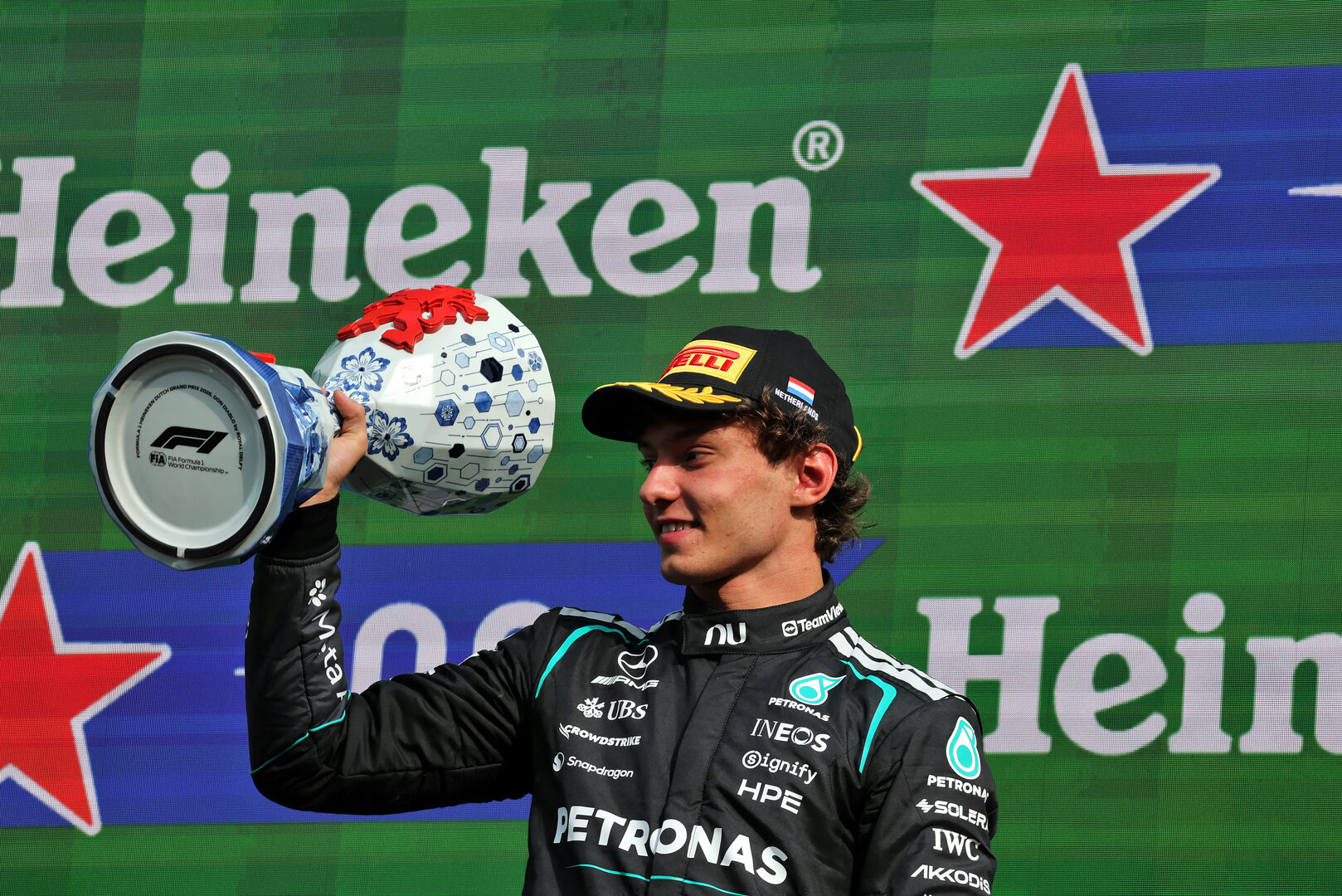 GP OLANDA, Andrea Kimi Antonelli (ITA) Mercedes AMG Formula One Team celebrates his second position on the podium.
23.08.2026. Formula 1 World Championship, Rd 12, Dutch Grand Prix, Zandvoort, Netherlands, Gara Day.
- www.xpbimages.com, EMail: requests@xpbimages.com © Copyright: Moy / XPB Images