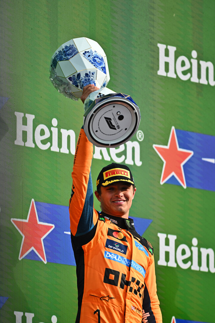 GP OLANDA, Gara winner Lando Norris (GBR) McLaren F1 Team celebrates on the podium.
23.08.2026. Formula 1 World Championship, Rd 12, Dutch Grand Prix, Zandvoort, Netherlands, Gara Day.
- www.xpbimages.com, EMail: requests@xpbimages.com © Copyright: Price / XPB Images
