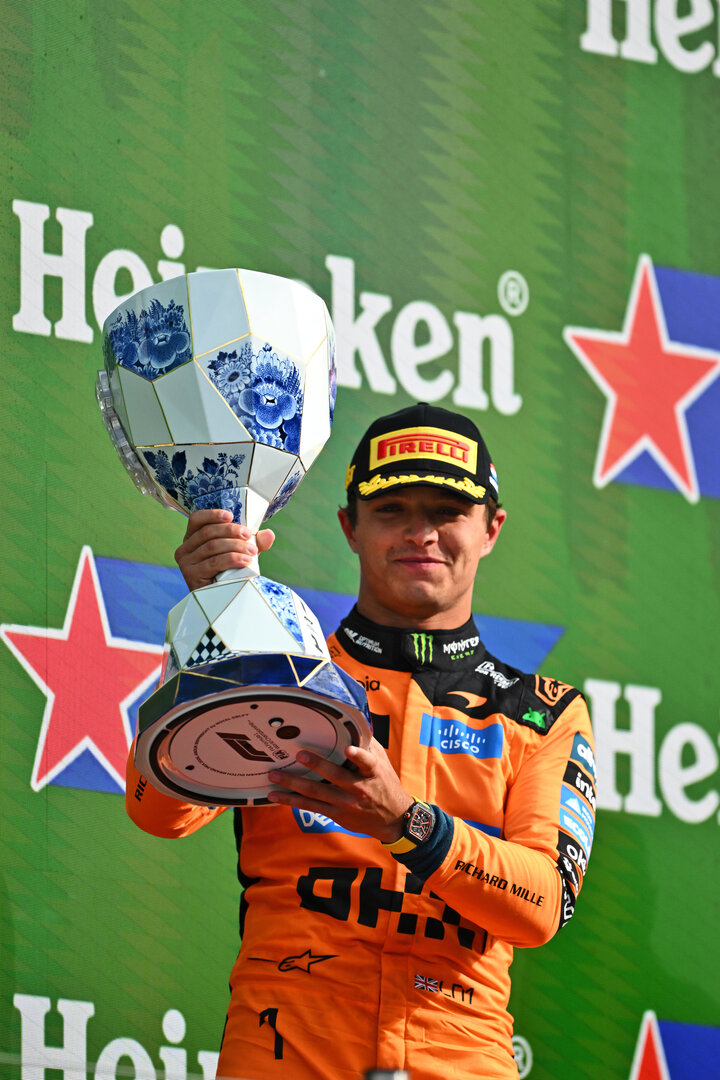 GP OLANDA, Gara winner Lando Norris (GBR) McLaren F1 Team celebrates on the podium.
23.08.2026. Formula 1 World Championship, Rd 12, Dutch Grand Prix, Zandvoort, Netherlands, Gara Day.
- www.xpbimages.com, EMail: requests@xpbimages.com © Copyright: Price / XPB Images
