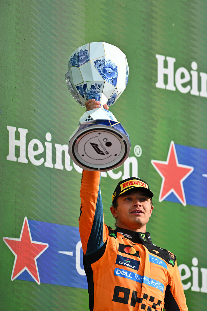 GP OLANDA, Gara winner Lando Norris (GBR) McLaren F1 Team celebrates on the podium.
23.08.2026. Formula 1 World Championship, Rd 12, Dutch Grand Prix, Zandvoort, Netherlands, Gara Day.
- www.xpbimages.com, EMail: requests@xpbimages.com © Copyright: Price / XPB Images