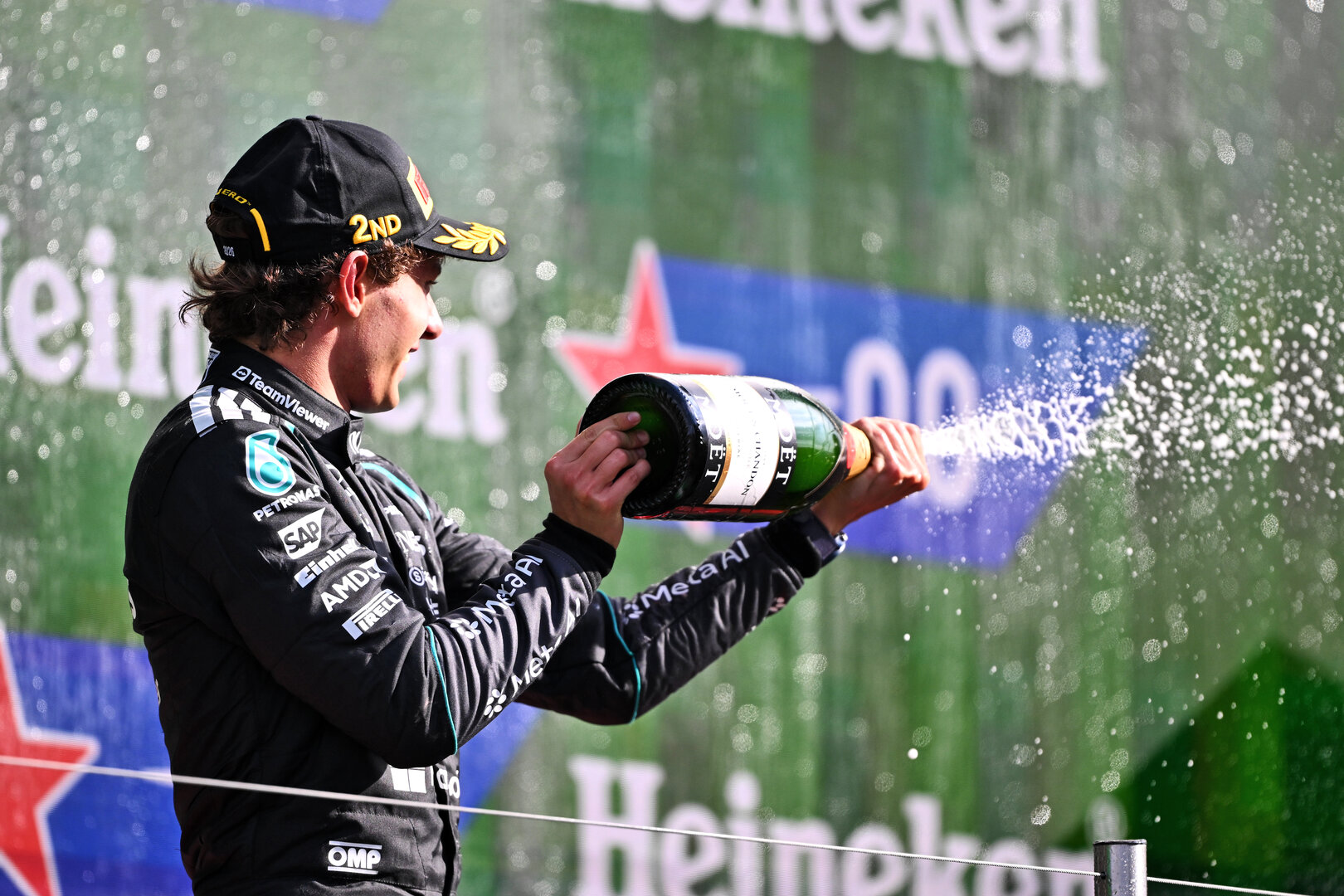 GP OLANDA, Andrea Kimi Antonelli (ITA) Mercedes AMG Formula One Team celebrates his second position on the podium.
23.08.2026. Formula 1 World Championship, Rd 12, Dutch Grand Prix, Zandvoort, Netherlands, Gara Day.
- www.xpbimages.com, EMail: requests@xpbimages.com © Copyright: Price / XPB Images