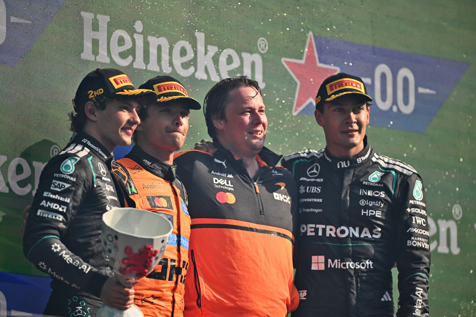 GP OLANDA, The podium (L to R): Andrea Kimi Antonelli (ITA) Mercedes AMG Formula One Team, second; Lando Norris (GBR) McLaren F1 Team, vincitore; Adrian Goodwin (GBR) McLaren F1 Team Associate Director, Gara Engineering; George Russell (GBR) Mercedes AMG Formula One Team W17, third.
23.08.2026. Formula 1 World Championship, Rd 12, Dutch Grand Prix, Zandvoort, Netherlands, Gara Day.
- www.xpbimages.com, EMail: requests@xpbimages.com © Copyright: Price / XPB Images