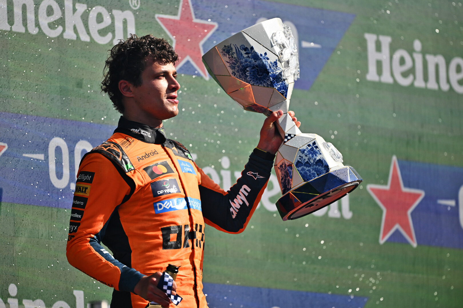 GP OLANDA, Gara winner Lando Norris (GBR) McLaren F1 Team celebrates on the podium.
23.08.2026. Formula 1 World Championship, Rd 12, Dutch Grand Prix, Zandvoort, Netherlands, Gara Day.
- www.xpbimages.com, EMail: requests@xpbimages.com © Copyright: Price / XPB Images