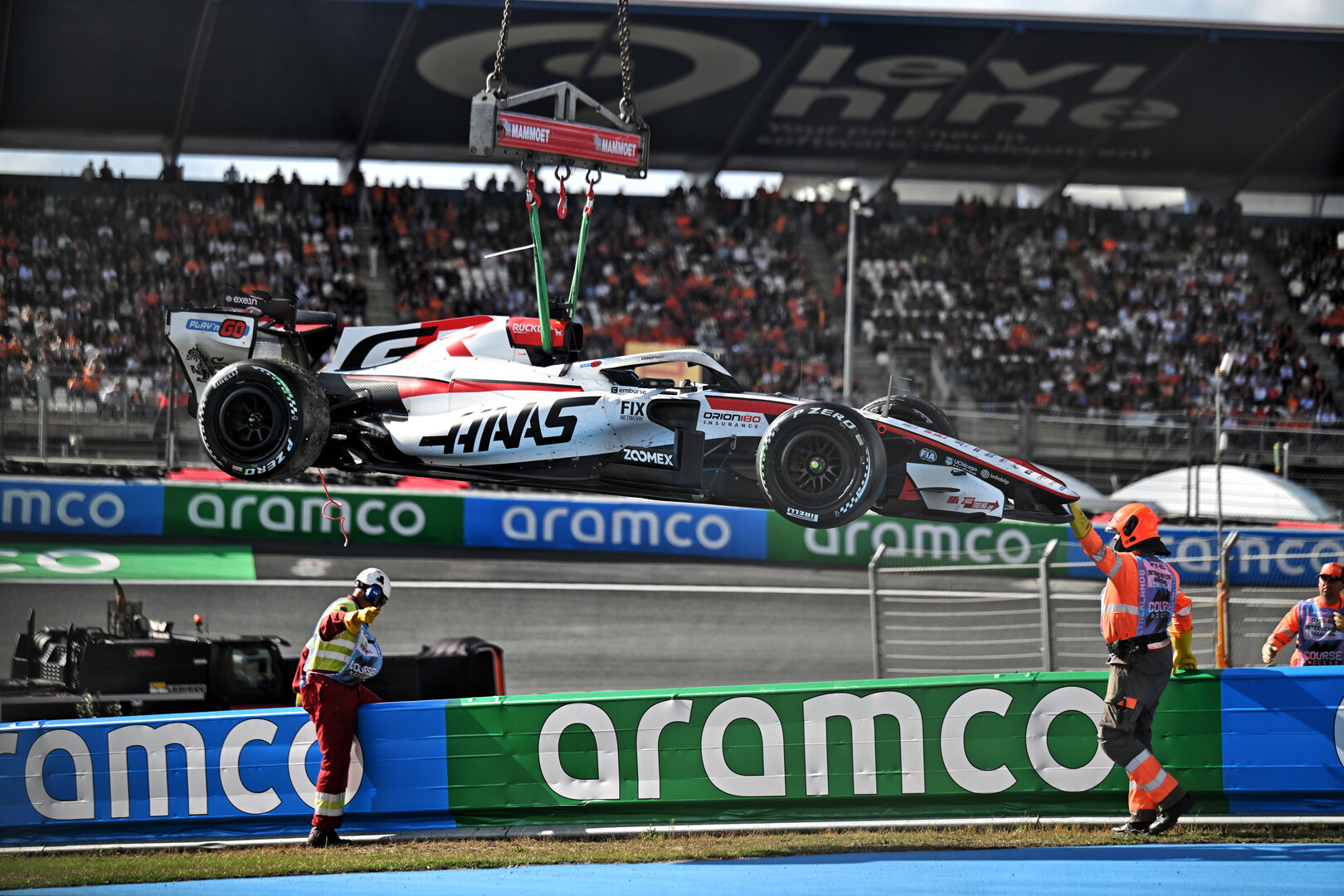 GP OLANDA, The Haas F1 Team VF-26 of Esteban Ocon (FRA) Haas F1 Team is removed from the circuit after he retired from the race.
23.08.2026. Formula 1 World Championship, Rd 12, Dutch Grand Prix, Zandvoort, Netherlands, Gara Day.
- www.xpbimages.com, EMail: requests@xpbimages.com © Copyright: Price / XPB Images