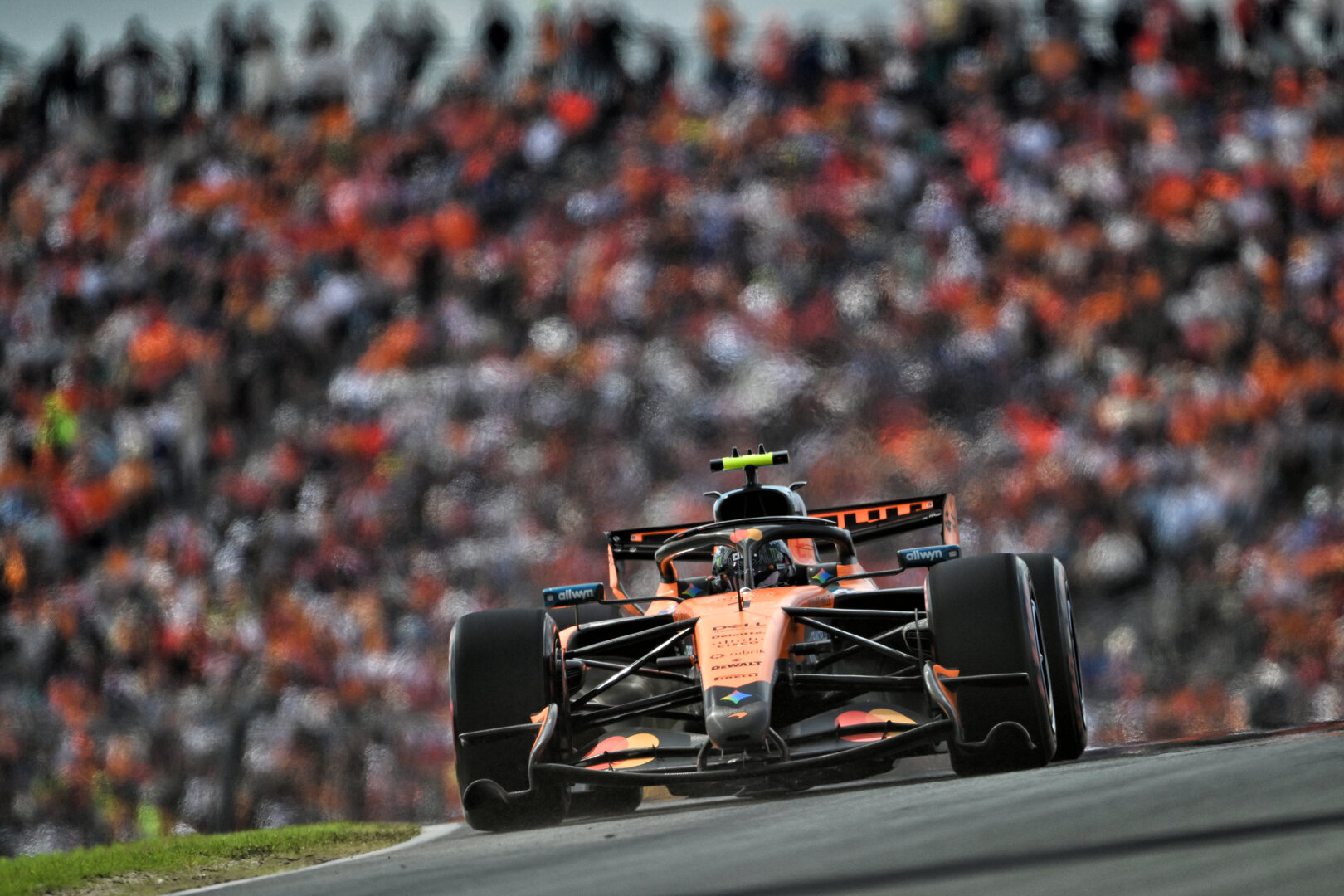 GP OLANDA, Lando Norris (GBR) McLaren F1 Team MCL40.
23.08.2026. Formula 1 World Championship, Rd 12, Dutch Grand Prix, Zandvoort, Netherlands, Gara Day.
- www.xpbimages.com, EMail: requests@xpbimages.com © Copyright: Price / XPB Images