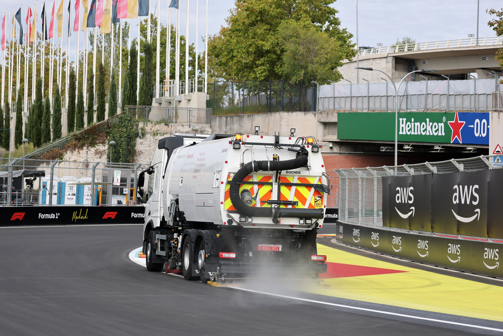 GP SPAGNA, Circuit Atmosfera - Track cleaning.10.09.2026. Formula 1 World Championship, Rd 14, Spanish Grand Prix, Madrid, Spain, Preparation Day.- www.xpbimages.com, EMail: requests@xpbimages.com © Copyright: XPB Images