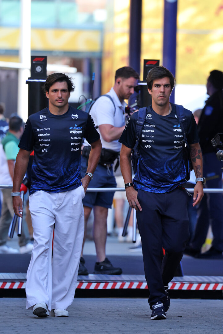 GP SPAGNA, (L to R): Carlos Sainz (ESP) Williams F1 Team with Borja Presol (ESP) Williams F1 Team Personal Trainer.
12.09.2026. Formula 1 World Championship, Rd 14, Spanish Grand Prix, Madrid, Spain, Qualifiche Day.
- www.xpbimages.com, EMail: requests@xpbimages.com © Copyright: Moy / XPB Images