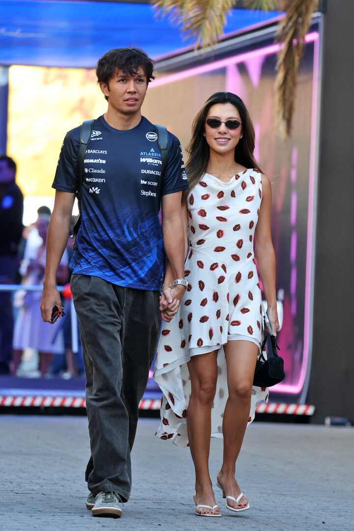 GP SPAGNA, (L to R): Alexander Albon (THA) Williams F1 Team with Domenica Muni Lily He (CHN) Professional Golfer,
12.09.2026. Formula 1 World Championship, Rd 14, Spanish Grand Prix, Madrid, Spain, Qualifiche Day.
- www.xpbimages.com, EMail: requests@xpbimages.com © Copyright: Moy / XPB Images