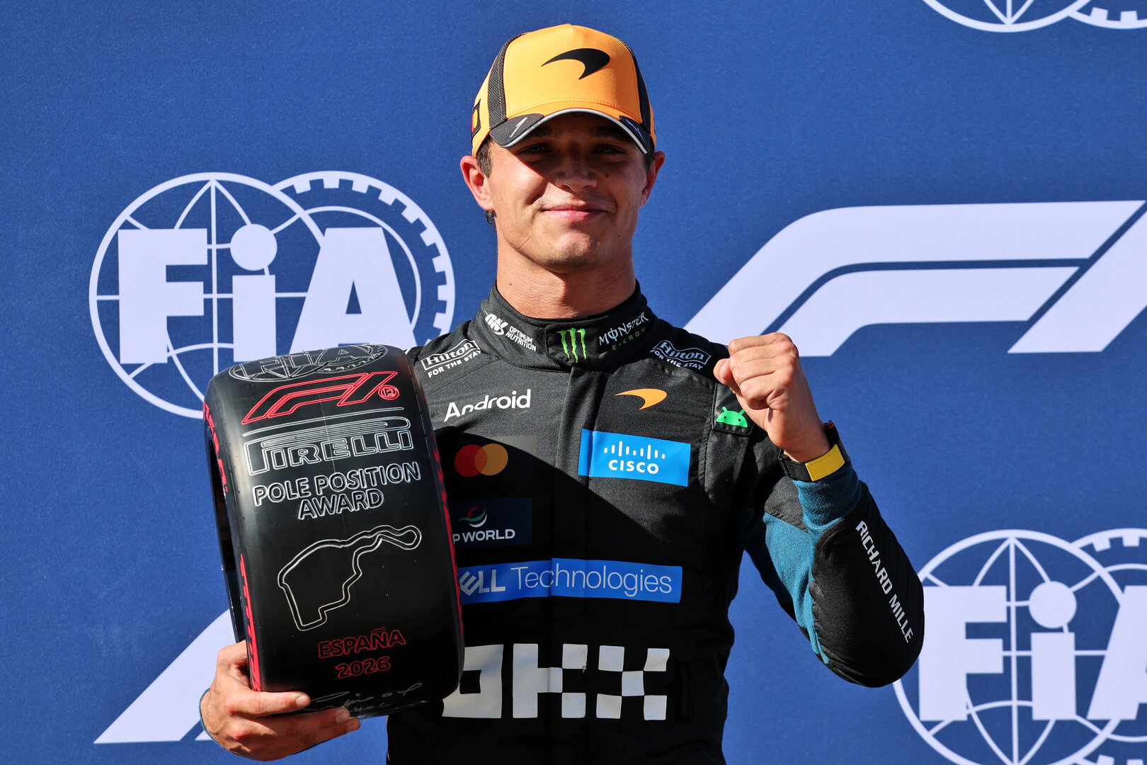 GP SPAGNA, Lando Norris (GBR) McLaren F1 Team celebrates with the Pirelli Pole Position Award in qualifying parc ferme. 
12.09.2026. Formula 1 World Championship, Rd 14, Spanish Grand Prix, Madrid, Spain, Qualifiche Day.
- www.xpbimages.com, EMail: requests@xpbimages.com © Copyright: Batchelor / XPB Images