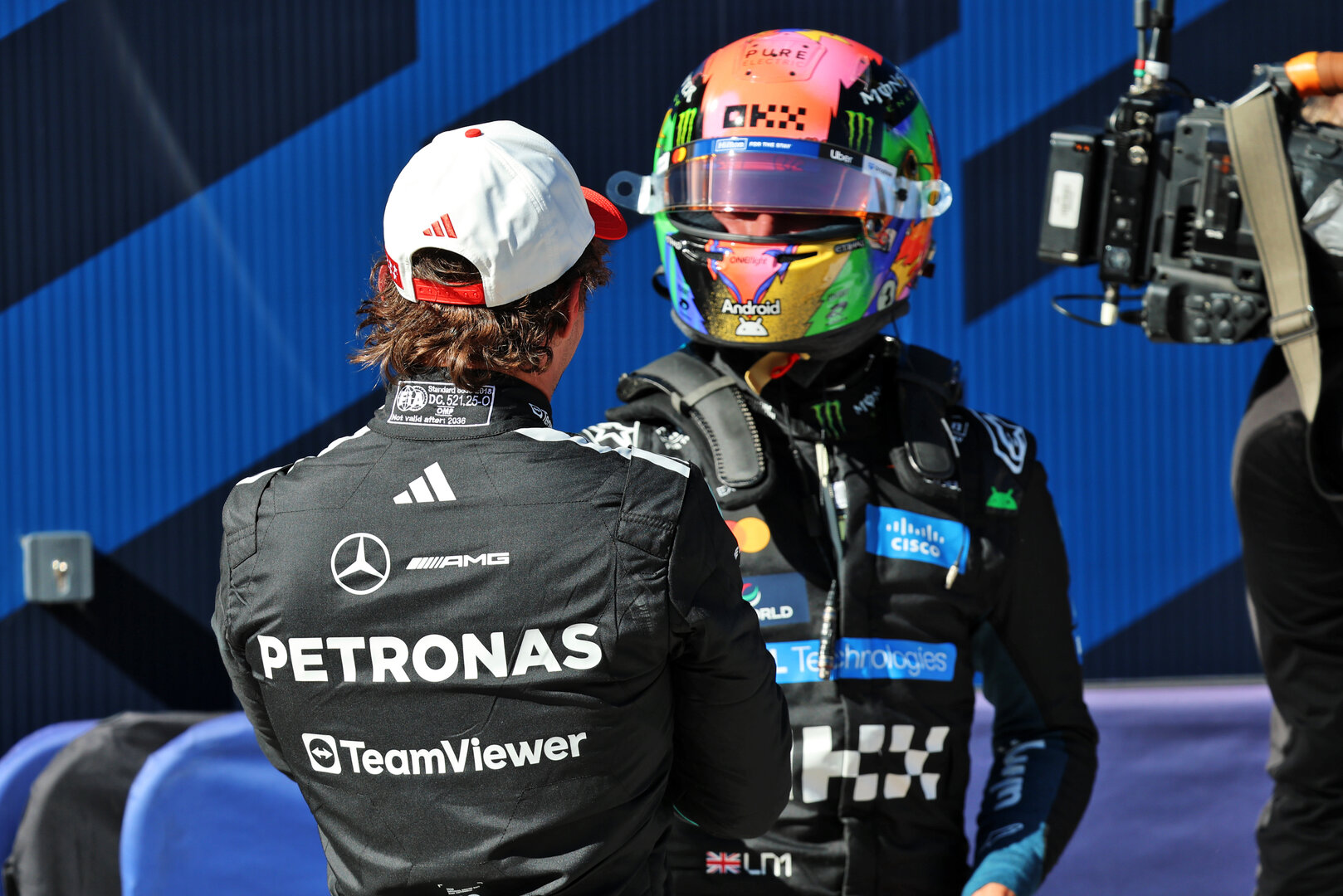 GP SPAGNA, (L to R): Andrea Kimi Antonelli (ITA) Mercedes AMG Formula One Team with pole sitter Lando Norris (GBR) McLaren F1 Team in qualifying parc ferme.
12.09.2026. Formula 1 World Championship, Rd 14, Spanish Grand Prix, Madrid, Spain, Qualifiche Day.
- www.xpbimages.com, EMail: requests@xpbimages.com © Copyright: Batchelor / XPB Images