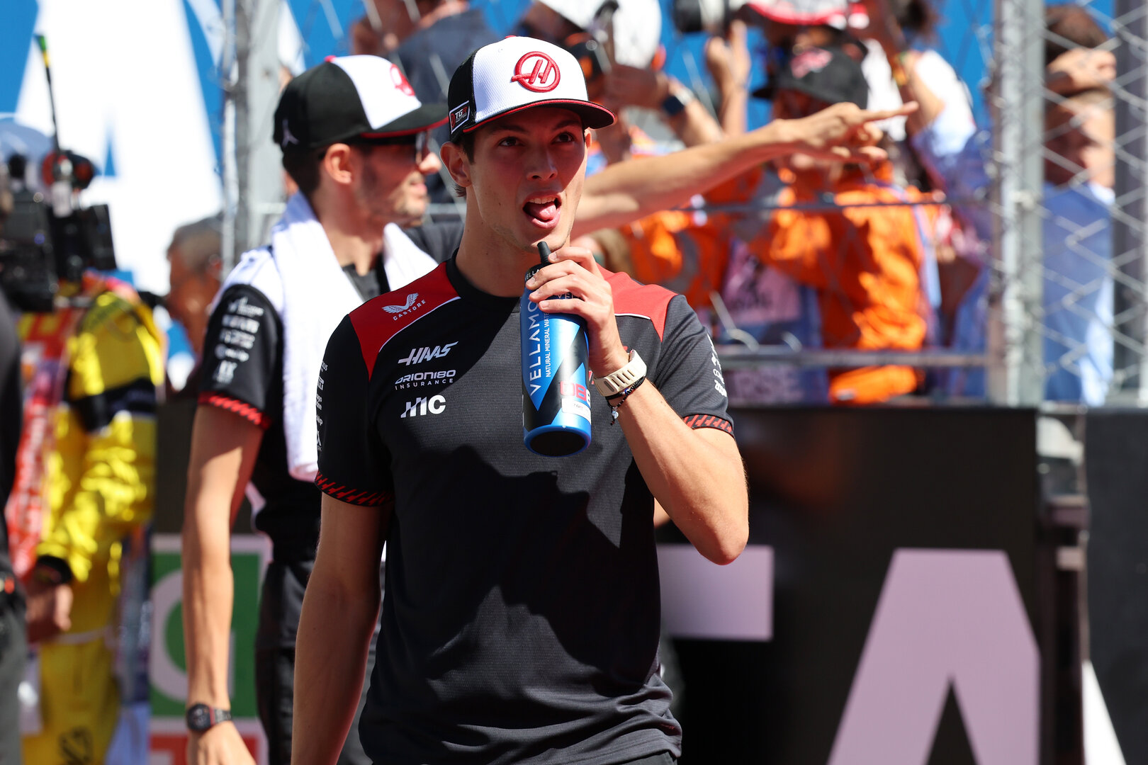 GP SPAGNA, Oliver Bearman (GBR) Haas F1 Team on the drivers' parade.
13.09.2026. Formula 1 World Championship, Rd 14, Spanish Grand Prix, Madrid, Spain, Gara Day.
- www.xpbimages.com, EMail: requests@xpbimages.com © Copyright: Batchelor / XPB Images