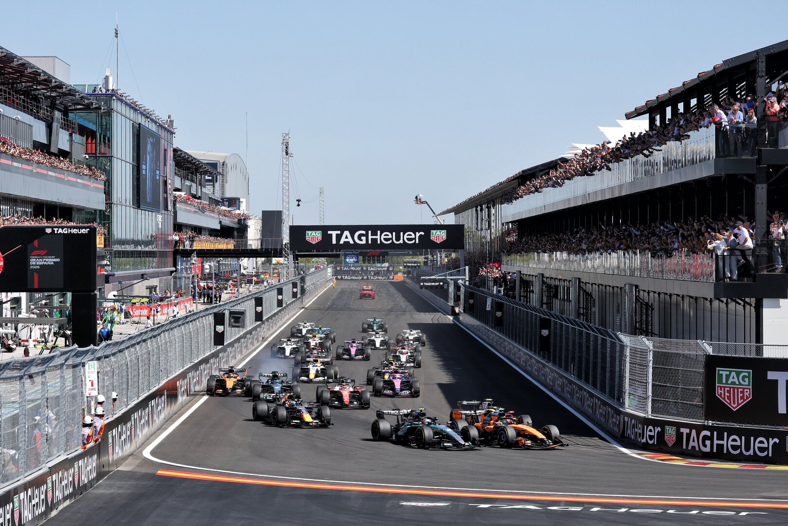 GP SPAGNA, Lando Norris (GBR) McLaren F1 Team MCL40 davanti a Andrea Kimi Antonelli (ITA) Mercedes AMG Formula One Team W17 e Lewis Hamilton (GBR) Ferrari SF-26 at the partenza of the race.
13.09.2026. Formula 1 World Championship, Rd 14, Spanish Grand Prix, Madrid, Spain, Gara Day.
- www.xpbimages.com, EMail: requests@xpbimages.com © Copyright: Moy / XPB Images