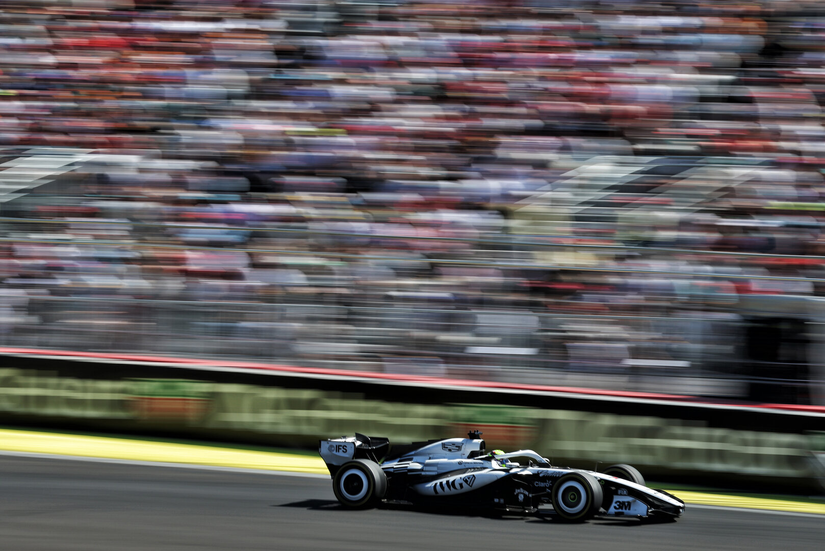 GP SPAGNA, Sergio Perez (MEX) Cadillac Formula 1 Team MAC-26.
13.09.2026. Formula 1 World Championship, Rd 14, Spanish Grand Prix, Madrid, Spain, Gara Day.
- www.xpbimages.com, EMail: requests@xpbimages.com © Copyright: Moy / XPB Images