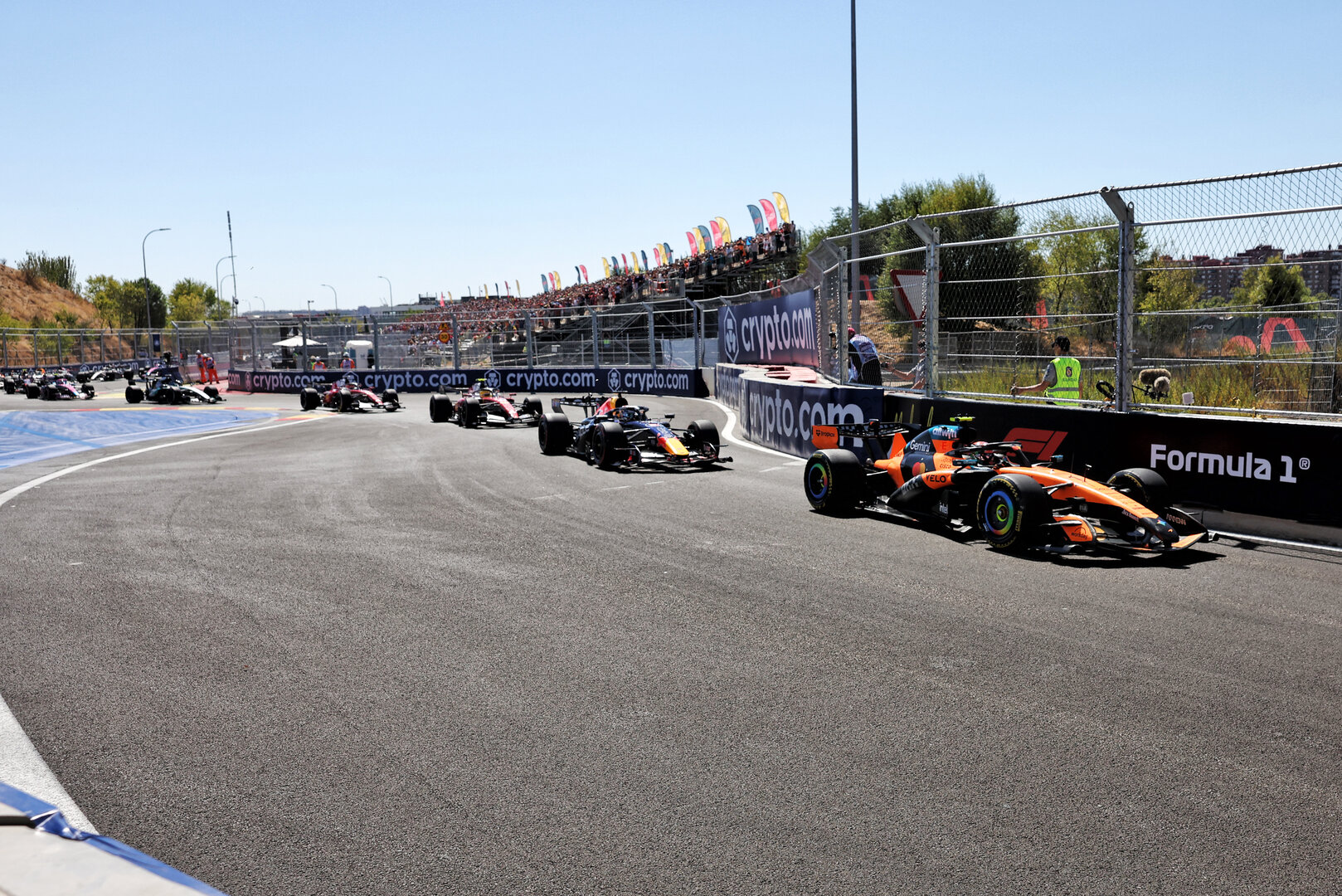 GP SPAGNA, Lando Norris (GBR) McLaren F1 Team MCL40 davanti a at the partenza of the race.
13.09.2026. Formula 1 World Championship, Rd 14, Spanish Grand Prix, Madrid, Spain, Gara Day.
- www.xpbimages.com, EMail: requests@xpbimages.com © Copyright: Bearne / XPB Images