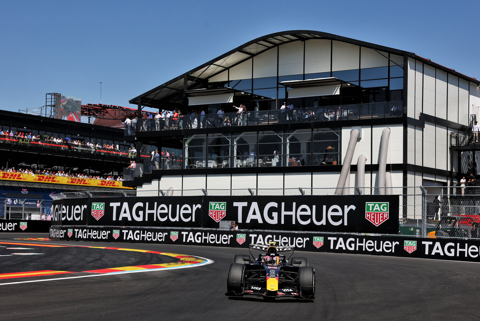 GP SPAGNA, Liam Lawson (NZL) Red Bull Racing RB22.
13.09.2026. Formula 1 World Championship, Rd 14, Spanish Grand Prix, Madrid, Spain, Gara Day.
- www.xpbimages.com, EMail: requests@xpbimages.com © Copyright: Moy / XPB Images
