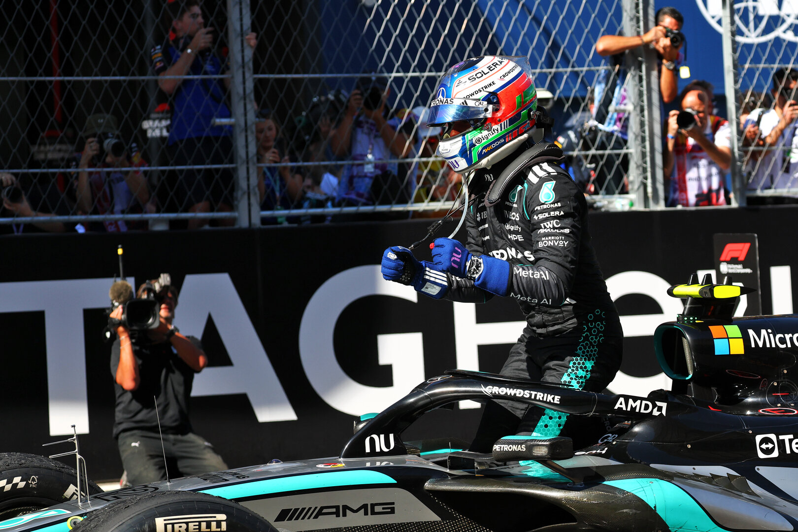 GP SPAGNA, Gara winner Andrea Kimi Antonelli (ITA) Mercedes AMG Formula One Team W17 celebrates in parc ferme.
13.09.2026. Formula 1 World Championship, Rd 14, Spanish Grand Prix, Madrid, Spain, Gara Day.
- www.xpbimages.com, EMail: requests@xpbimages.com © Copyright: Bearne / XPB Images