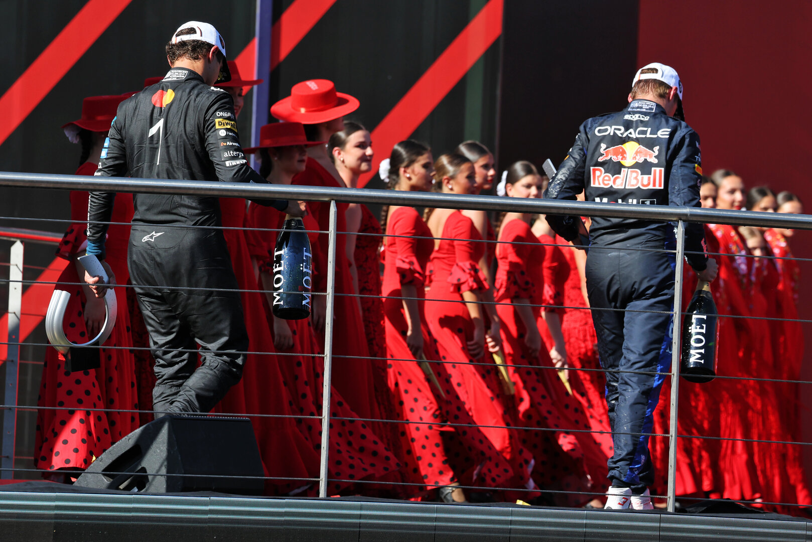 GP SPAGNA, (L to R): Third placed Lando Norris (GBR) McLaren F1 Team on the podium with second placed Max Verstappen (NLD) Red Bull Racing.
13.09.2026. Formula 1 World Championship, Rd 14, Spanish Grand Prix, Madrid, Spain, Gara Day.
- www.xpbimages.com, EMail: requests@xpbimages.com © Copyright: Moy / XPB Images