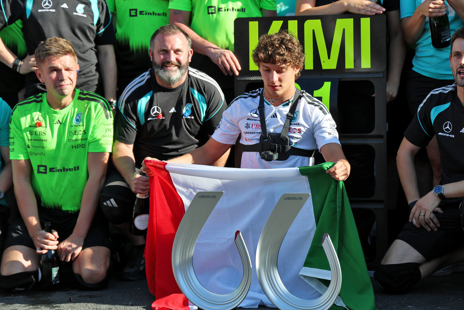 GP SPAGNA, Gara winner Andrea Kimi Antonelli (ITA) Mercedes AMG Formula One Team celebrates with the team.
13.09.2026. Formula 1 World Championship, Rd 14, Spanish Grand Prix, Madrid, Spain, Gara Day.
- www.xpbimages.com, EMail: requests@xpbimages.com © Copyright: Batchelor / XPB Images