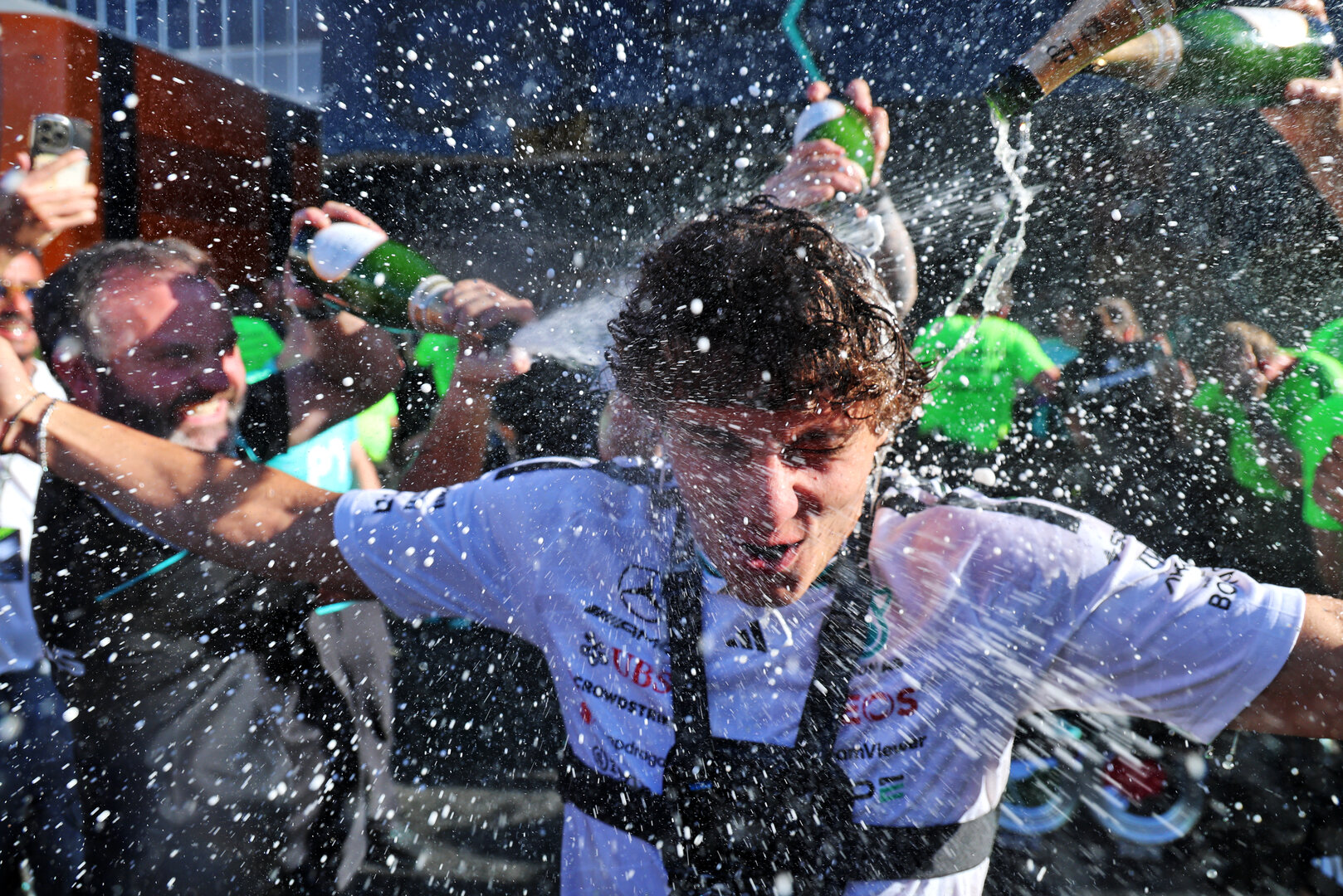 GP SPAGNA, Gara winner Andrea Kimi Antonelli (ITA) Mercedes AMG Formula One Team celebrates with the team.
13.09.2026. Formula 1 World Championship, Rd 14, Spanish Grand Prix, Madrid, Spain, Gara Day.
- www.xpbimages.com, EMail: requests@xpbimages.com © Copyright: Batchelor / XPB Images