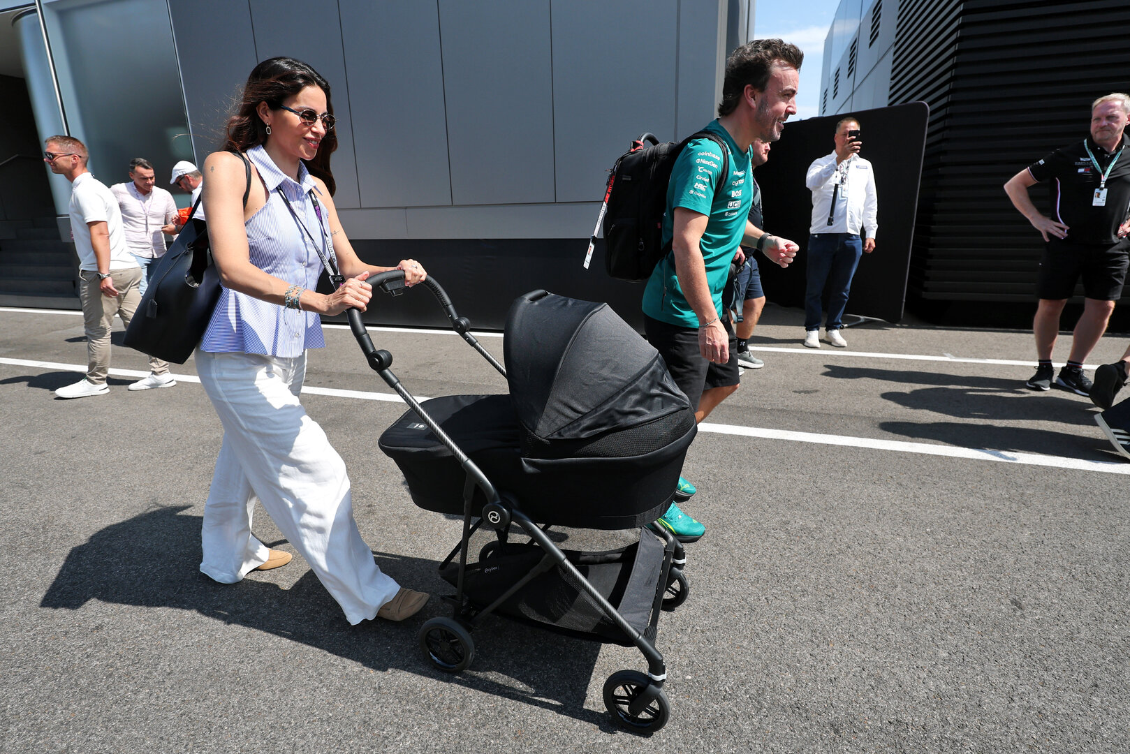 GP UNGHERIA, (L to R): Melissa Jimenez (ESP) with her son Leonard Alonso Jimenez (ESP); e partner Fernando Alonso (ESP) Aston Martin F1 Team.
26.07.2026. Formula 1 World Championship, Rd 11, Hungarian Grand Prix, Budapest, Hungary, Gara Day.
- www.xpbimages.com, EMail: requests@xpbimages.com © Copyright: Moy / XPB Images