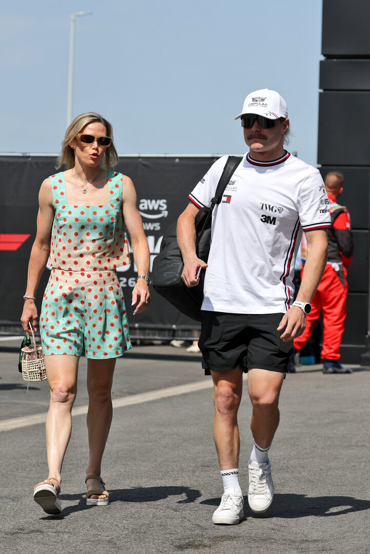 GP UNGHERIA, (L to R): Tiffany Cromwell (AUS) Professional Cyclist with her boyfriend Valtteri Bottas (FIN) Cadillac Formula 1 Team.
26.07.2026. Formula 1 World Championship, Rd 11, Hungarian Grand Prix, Budapest, Hungary, Gara Day.
- www.xpbimages.com, EMail: requests@xpbimages.com © Copyright: Moy / XPB Images