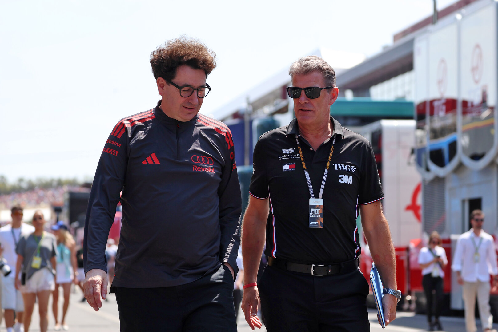 GP UNGHERIA, (L to R): Mattia Binotto (ITA) Audi F1 Team Motorsport Chief Operating e Chief Technical Officer with Graeme Lowdon (GBR) Cadillac Formula 1 Team, Team Principal.
26.07.2026. Formula 1 World Championship, Rd 11, Hungarian Grand Prix, Budapest, Hungary, Gara Day.
 - www.xpbimages.com, EMail: requests@xpbimages.com © Copyright: Rew / XPB Images