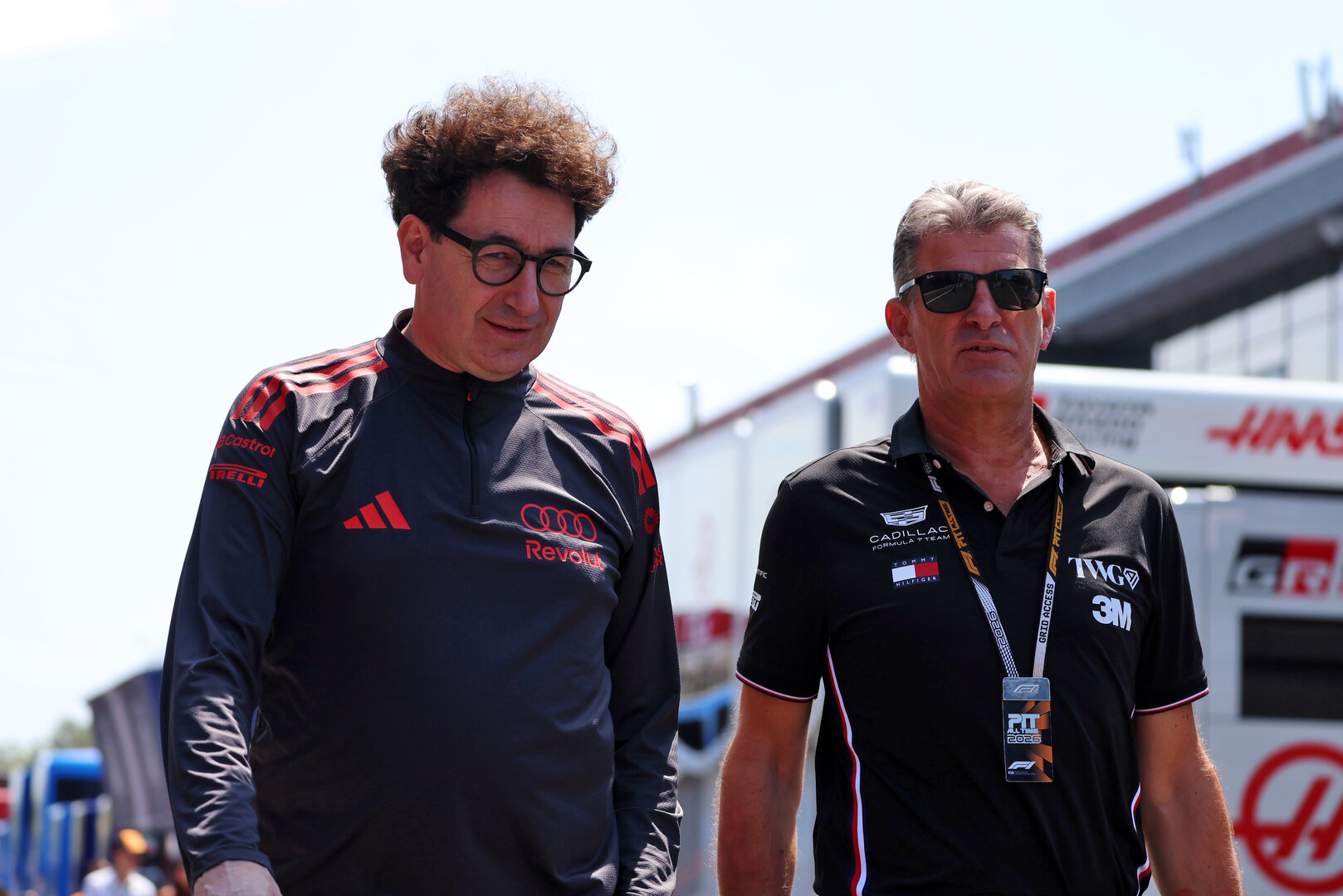 GP UNGHERIA, (L to R): Mattia Binotto (ITA) Audi F1 Team Motorsport Chief Operating e Chief Technical Officer with Graeme Lowdon (GBR) Cadillac Formula 1 Team, Team Principal.
26.07.2026. Formula 1 World Championship, Rd 11, Hungarian Grand Prix, Budapest, Hungary, Gara Day.
 - www.xpbimages.com, EMail: requests@xpbimages.com © Copyright: Rew / XPB Images